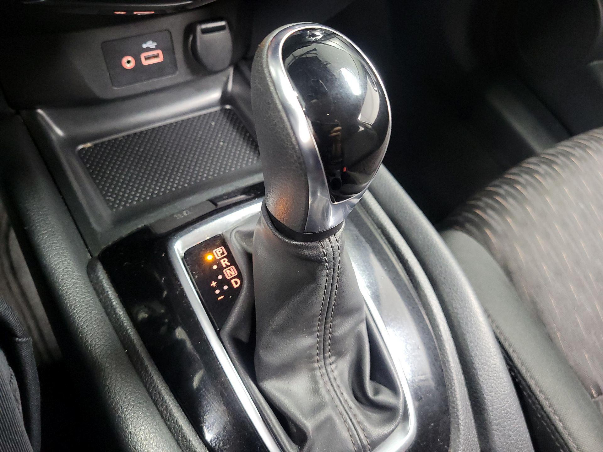 Thumbnail: 2019 Nissan Rogue - 15