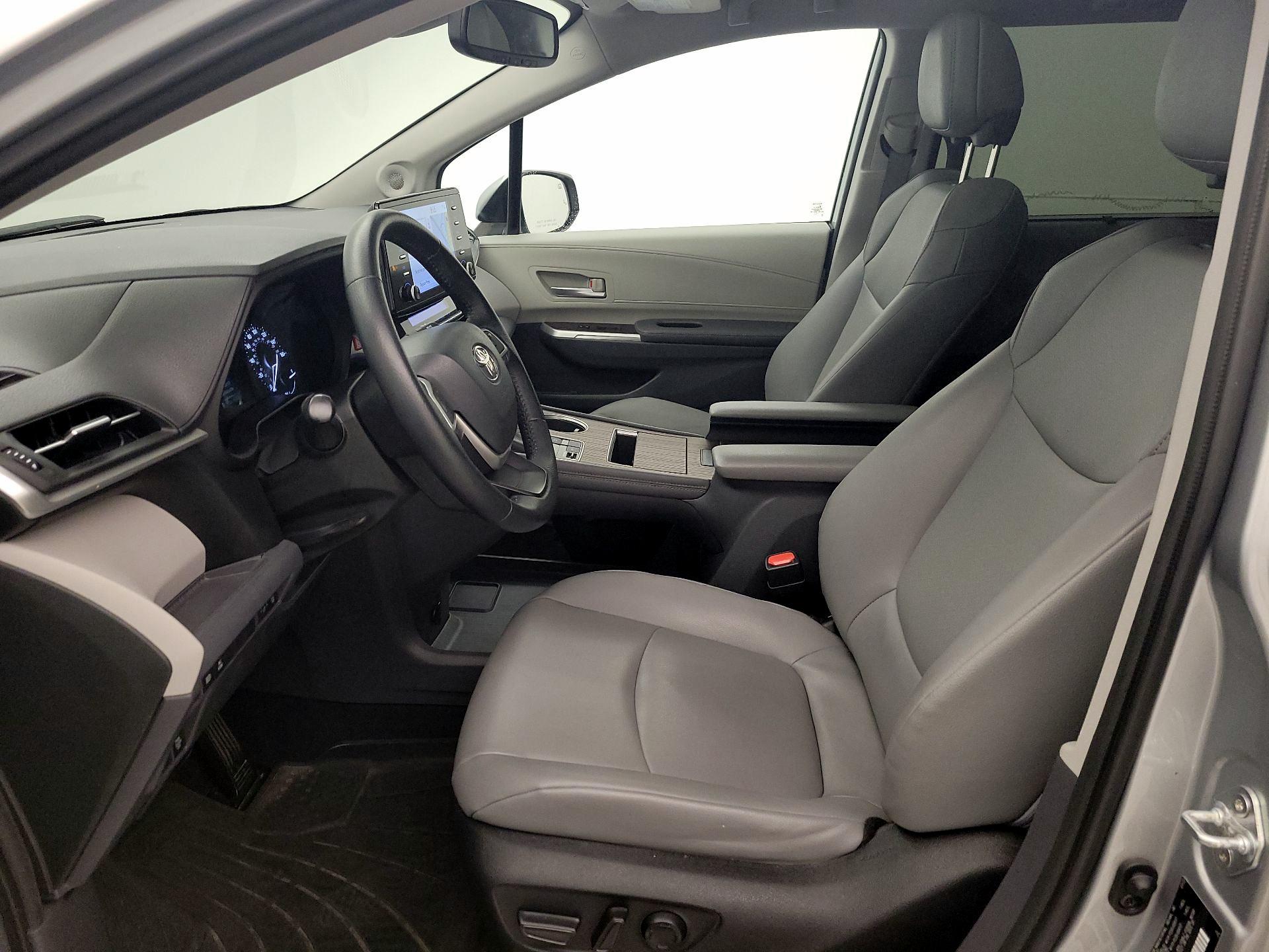 Thumbnail: 2022 Toyota Sienna - 11