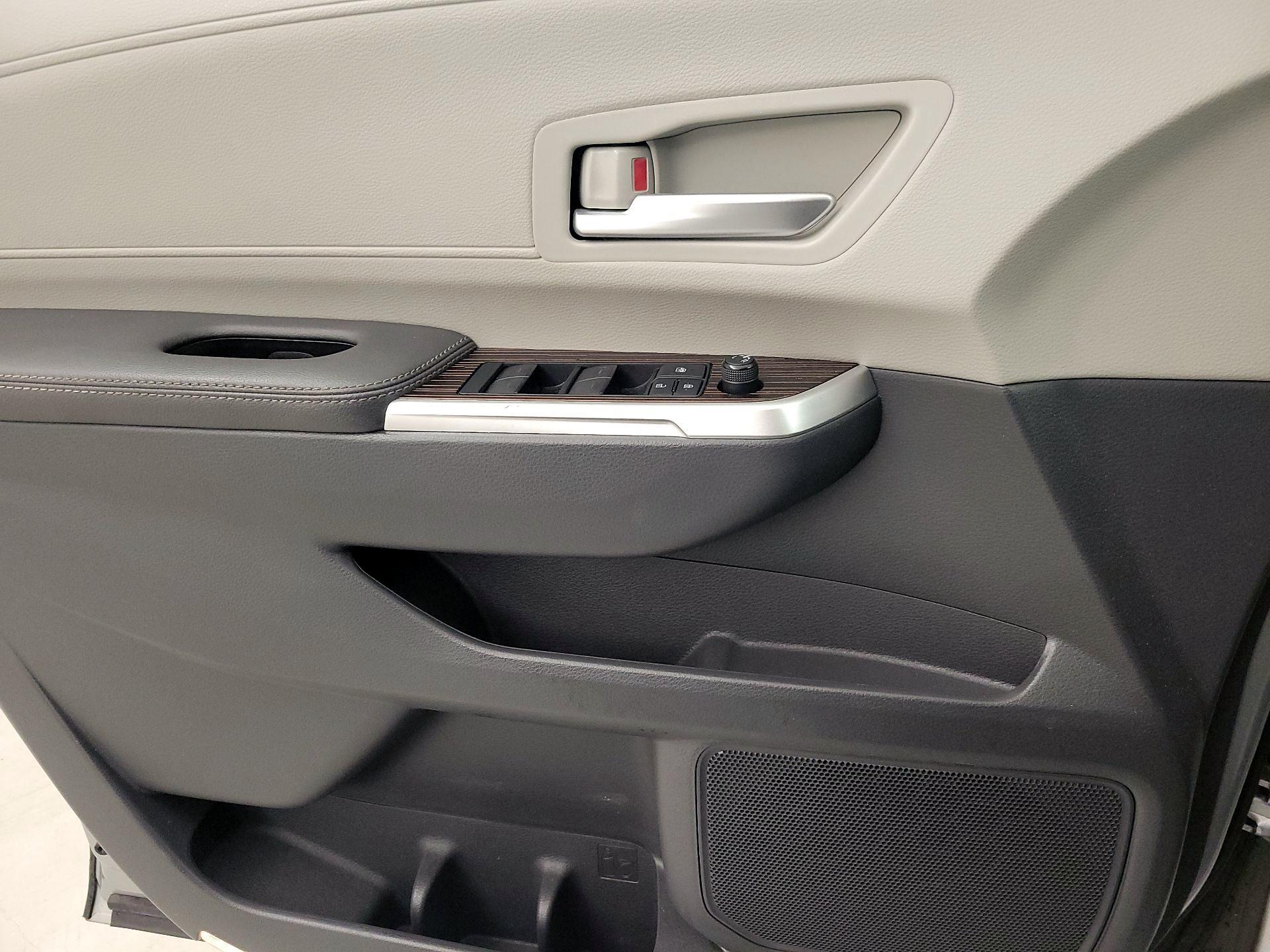 Thumbnail: 2022 Toyota Sienna - 12