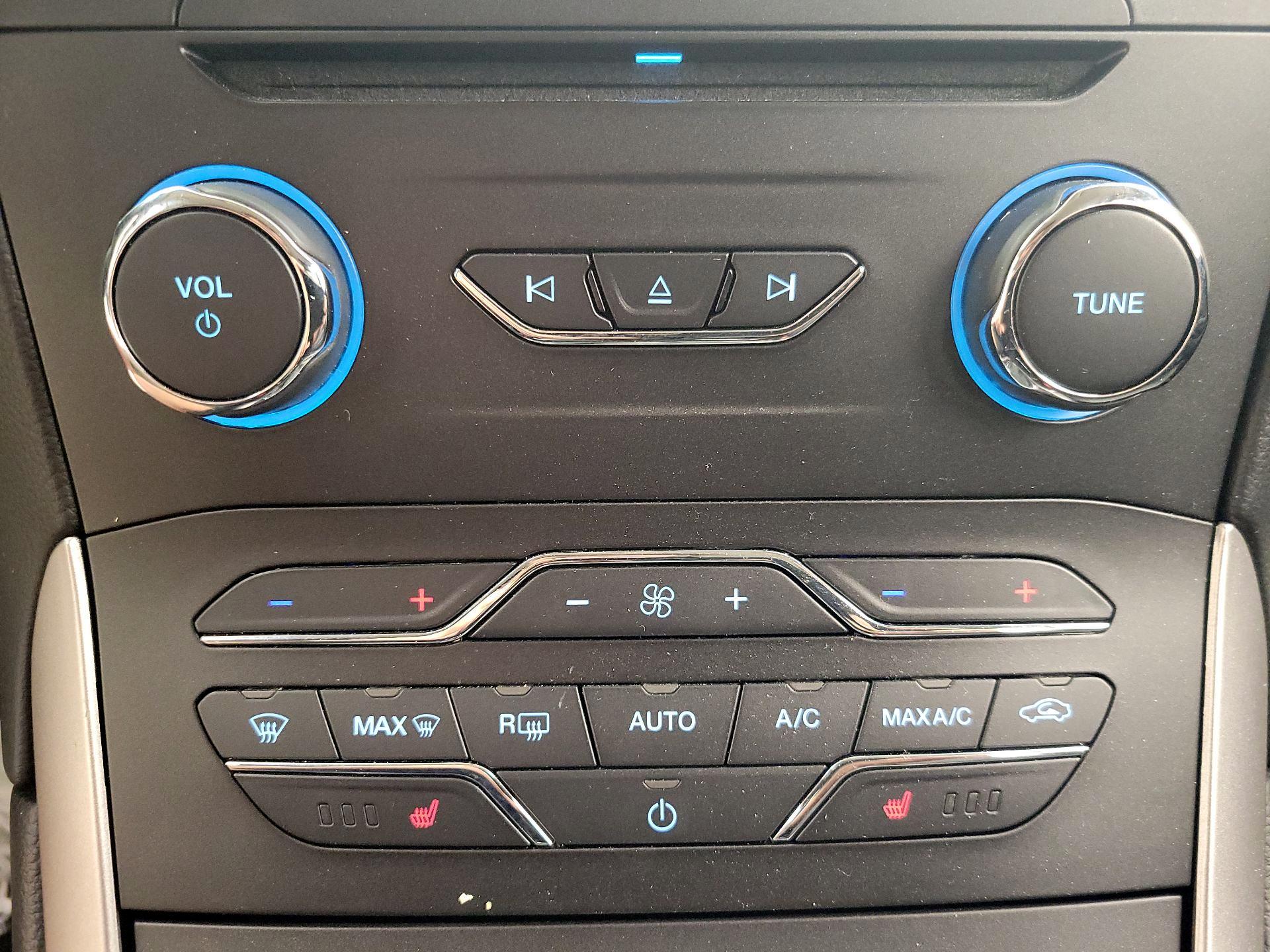 Thumbnail: 2018 Ford Edge - 17