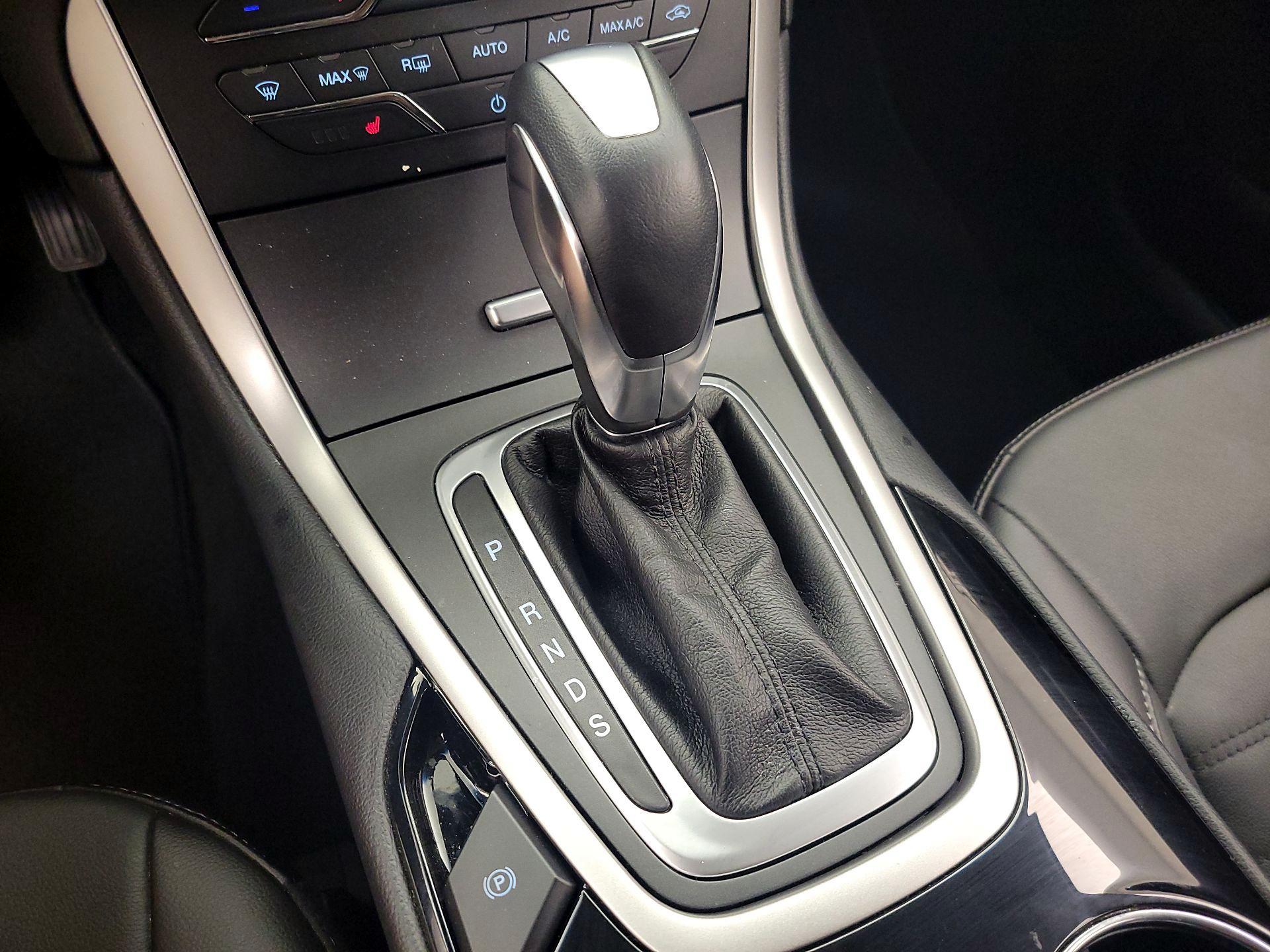 Thumbnail: 2018 Ford Edge - 18