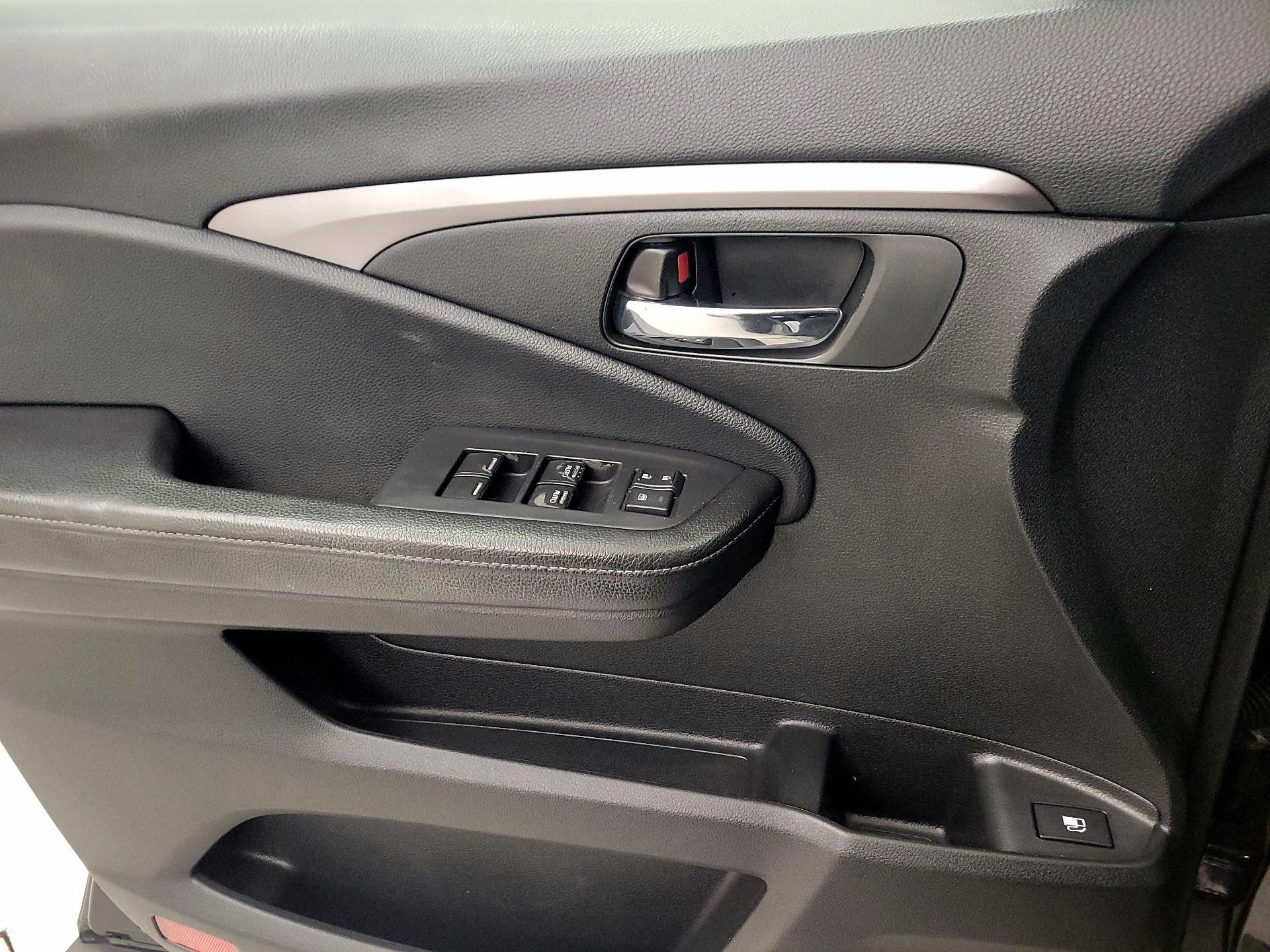 Thumbnail: 2017 Honda Ridgeline - 12