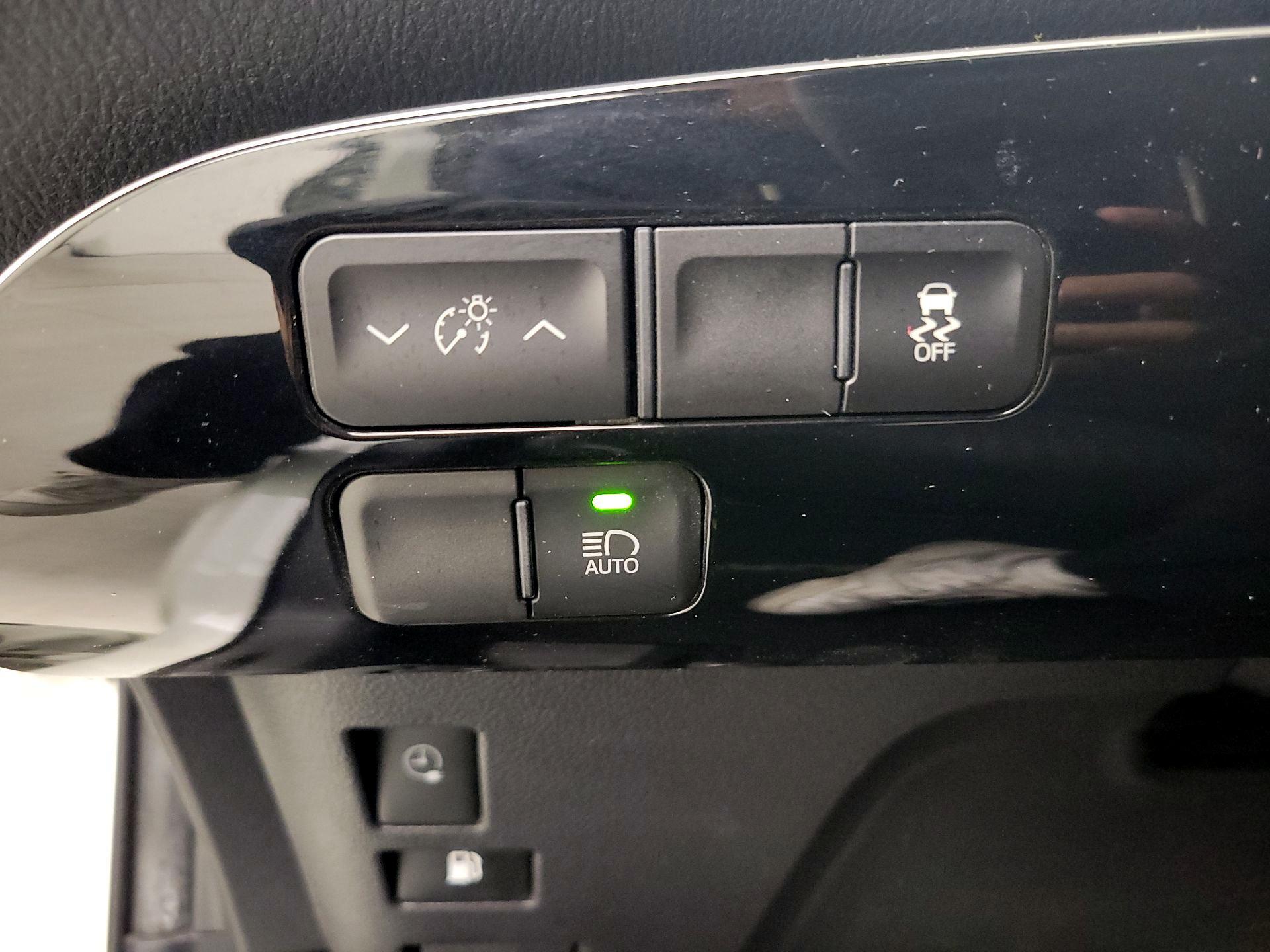 Thumbnail: 2018 Toyota Prius Prime - 13