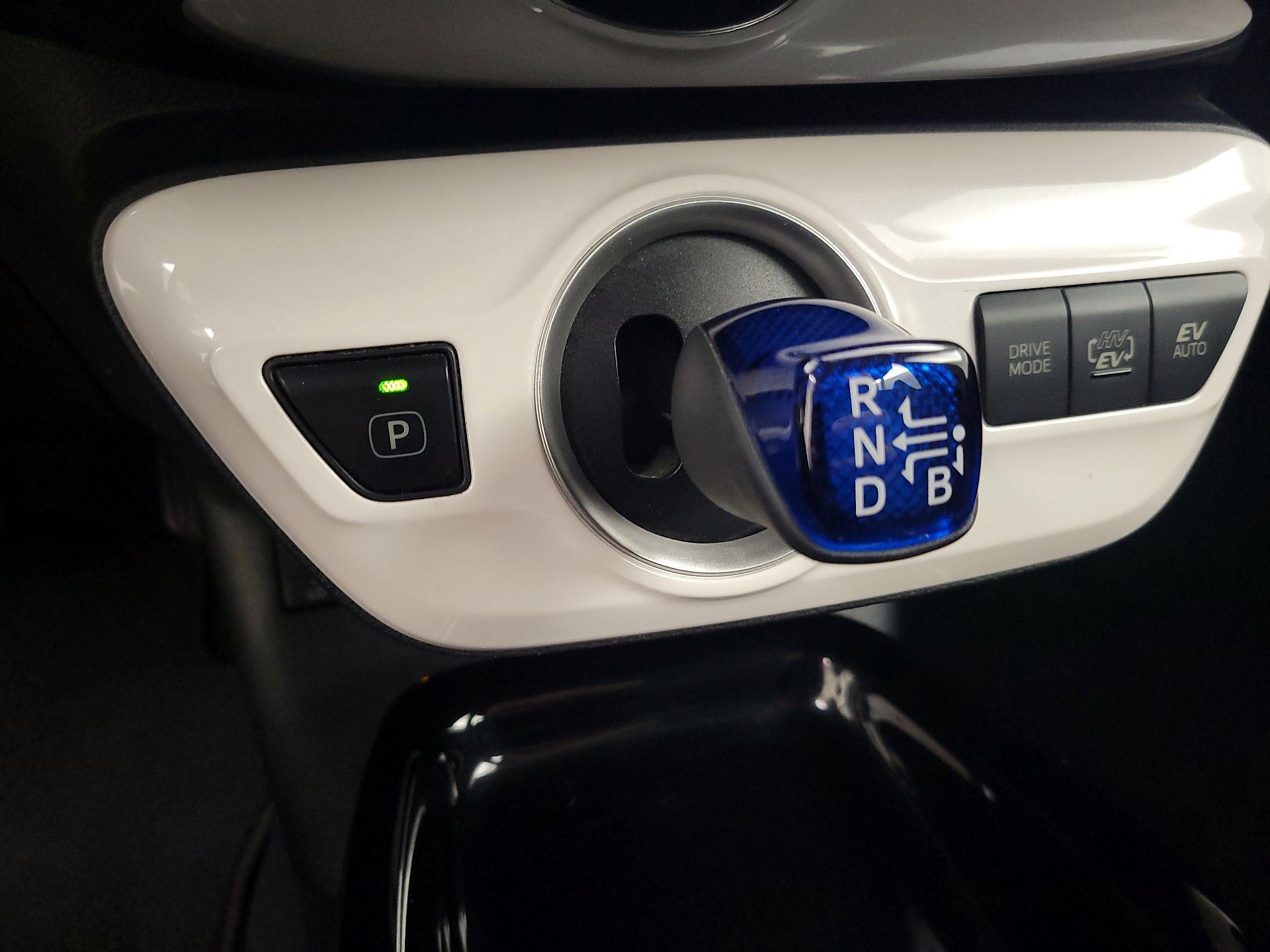 Thumbnail: 2018 Toyota Prius Prime - 17