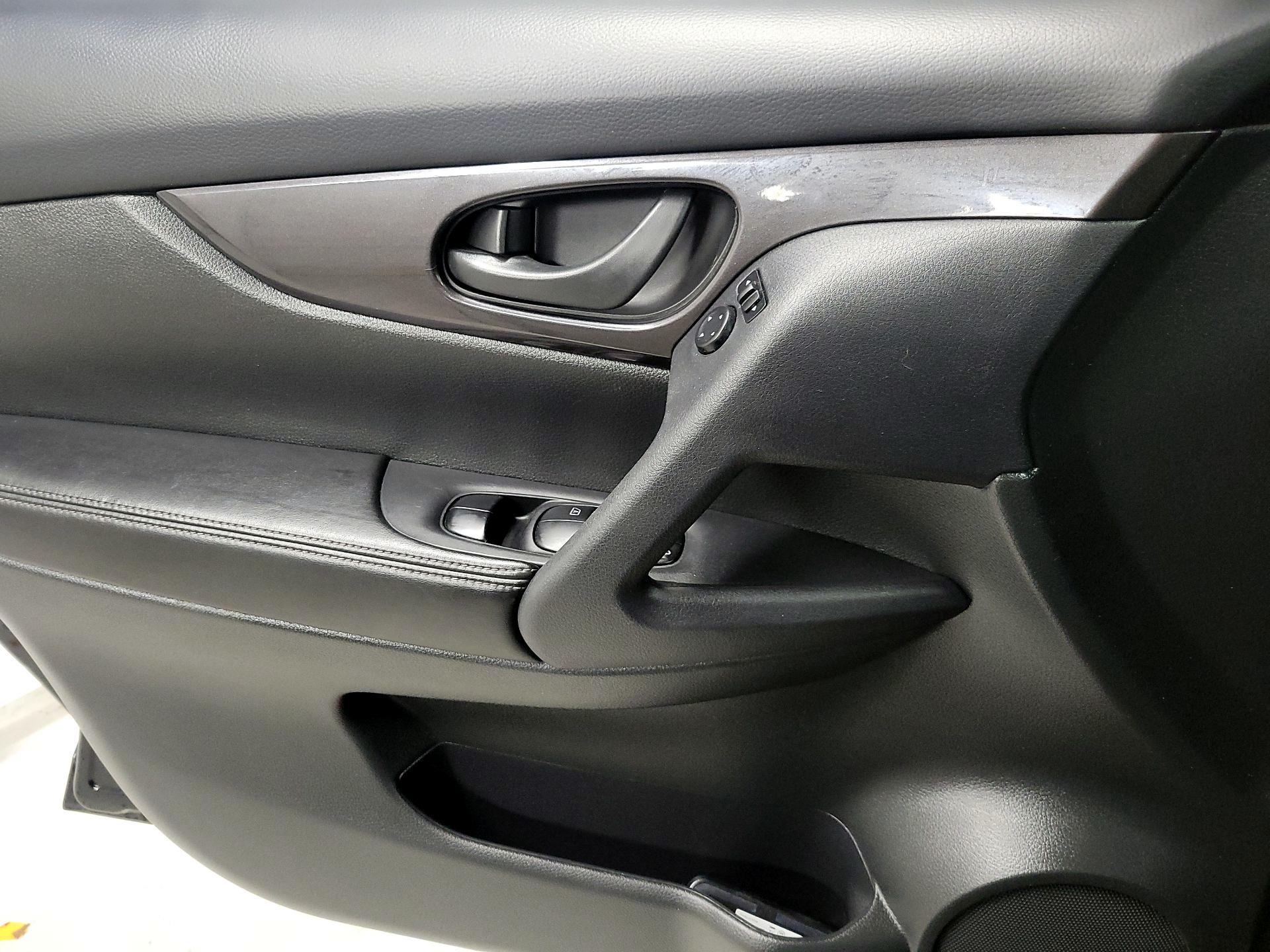 Thumbnail: 2019 Nissan Rogue - 12