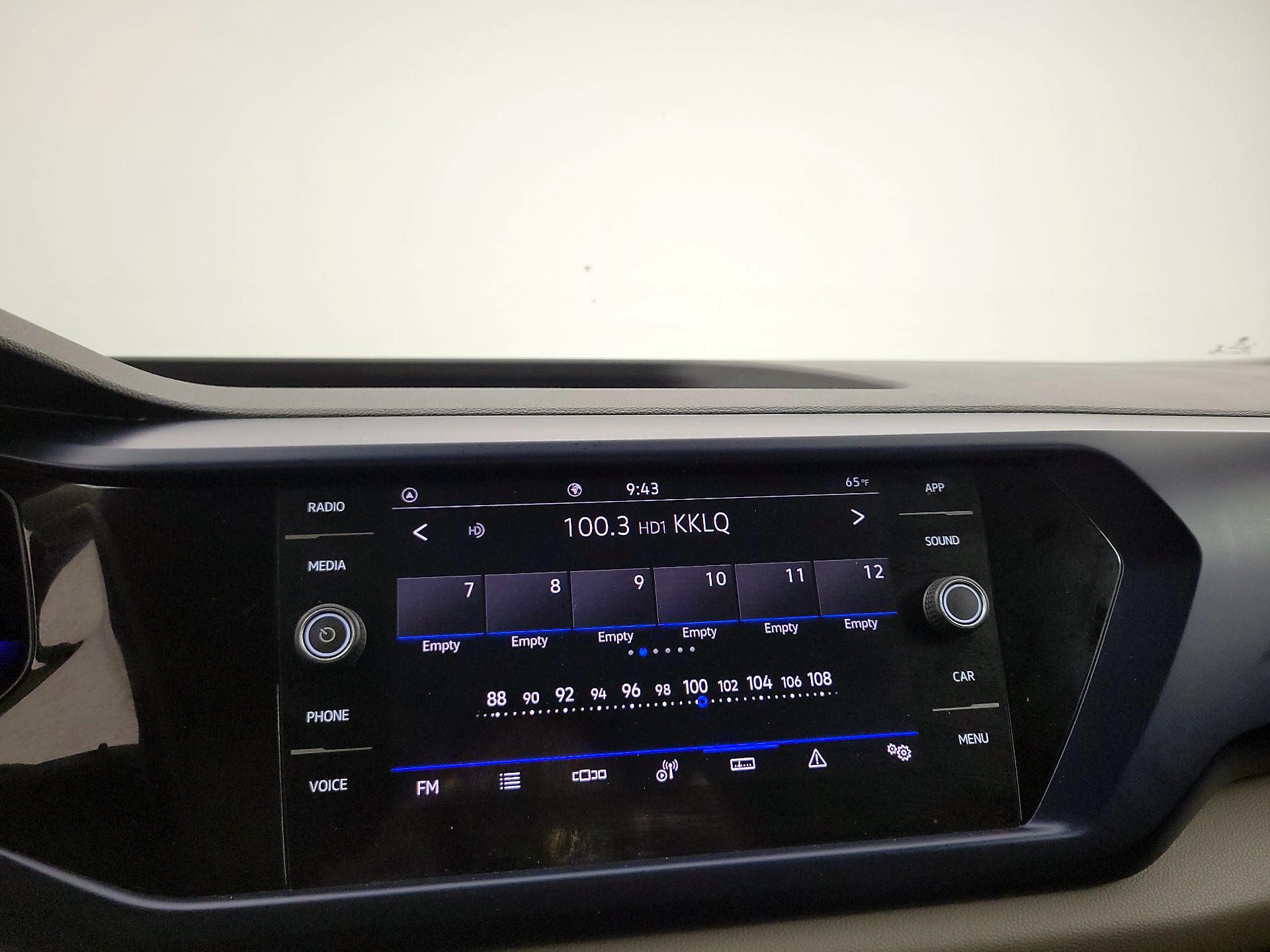 Thumbnail: 2022 Volkswagen Taos - 15