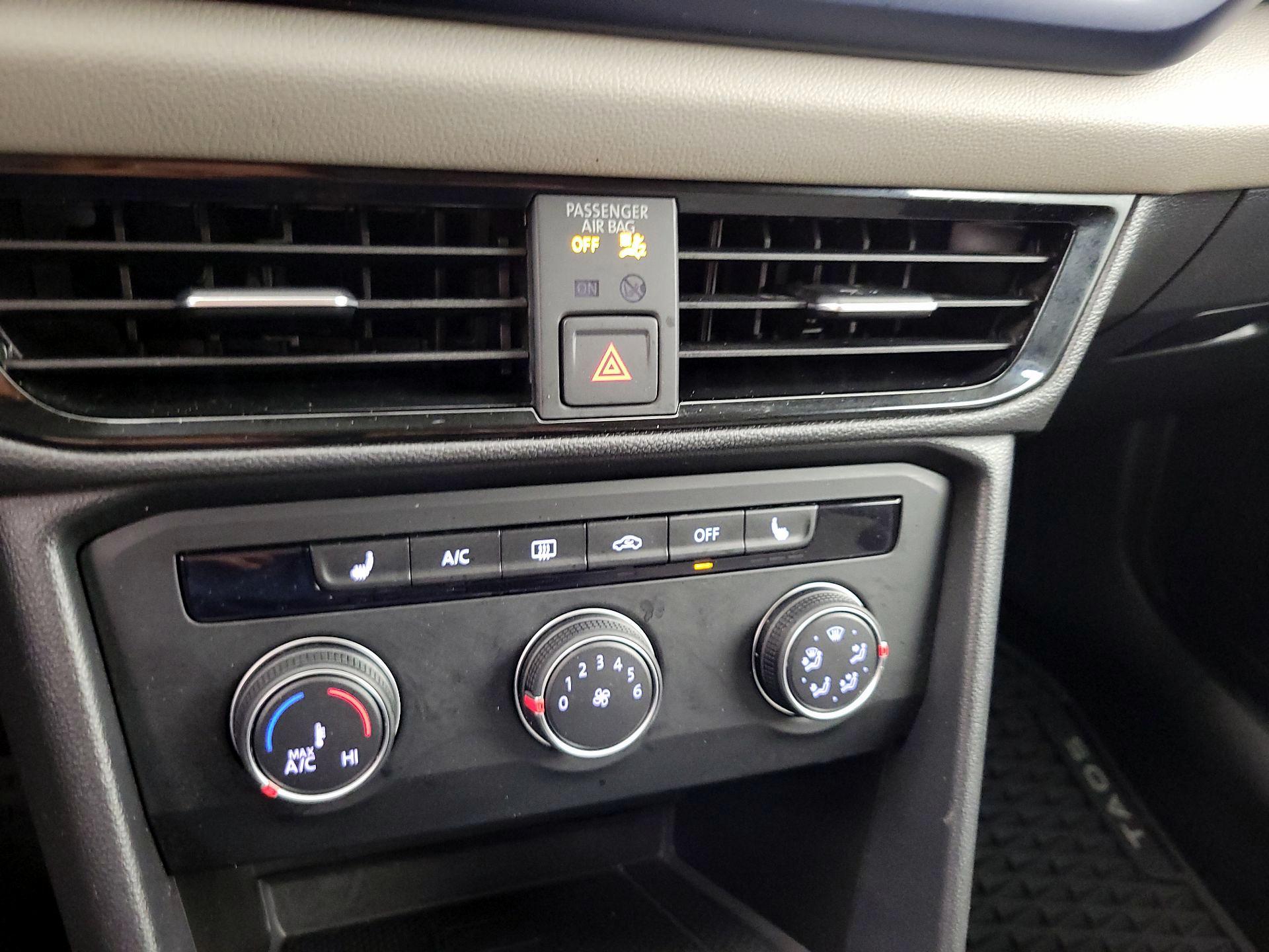 Thumbnail: 2022 Volkswagen Taos - 16