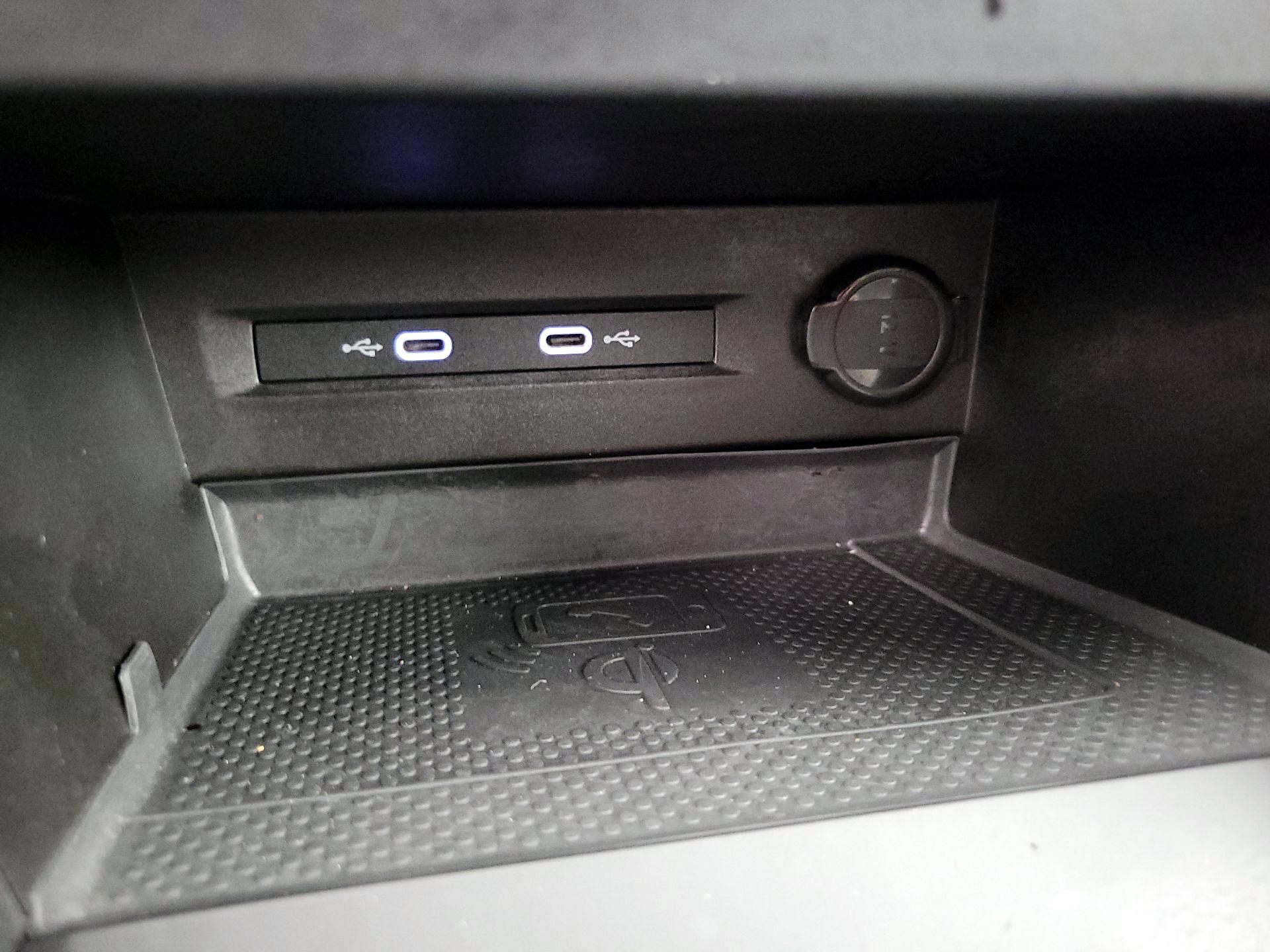 Thumbnail: 2022 Volkswagen Taos - 18