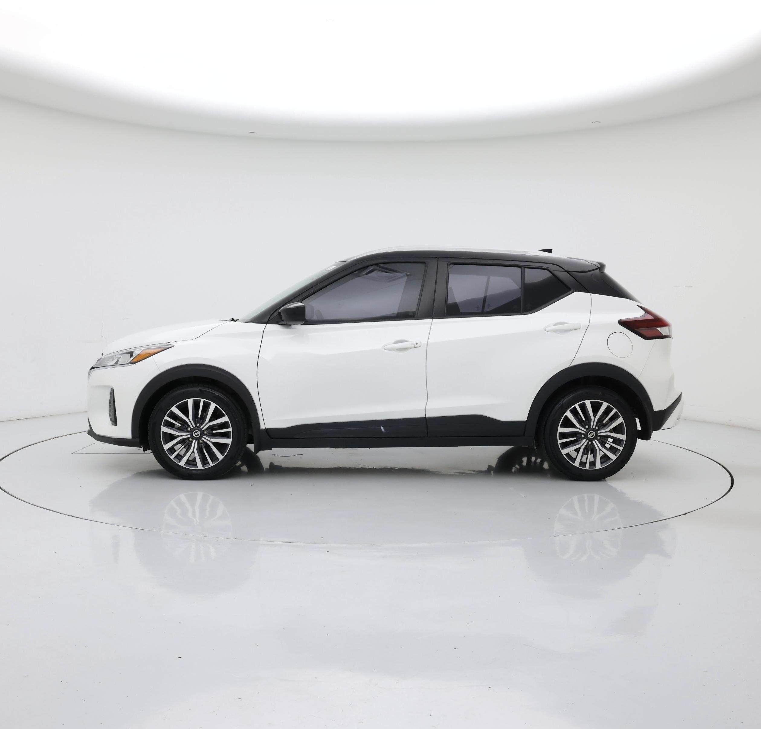 Thumbnail: 2021 Nissan Kicks - 3