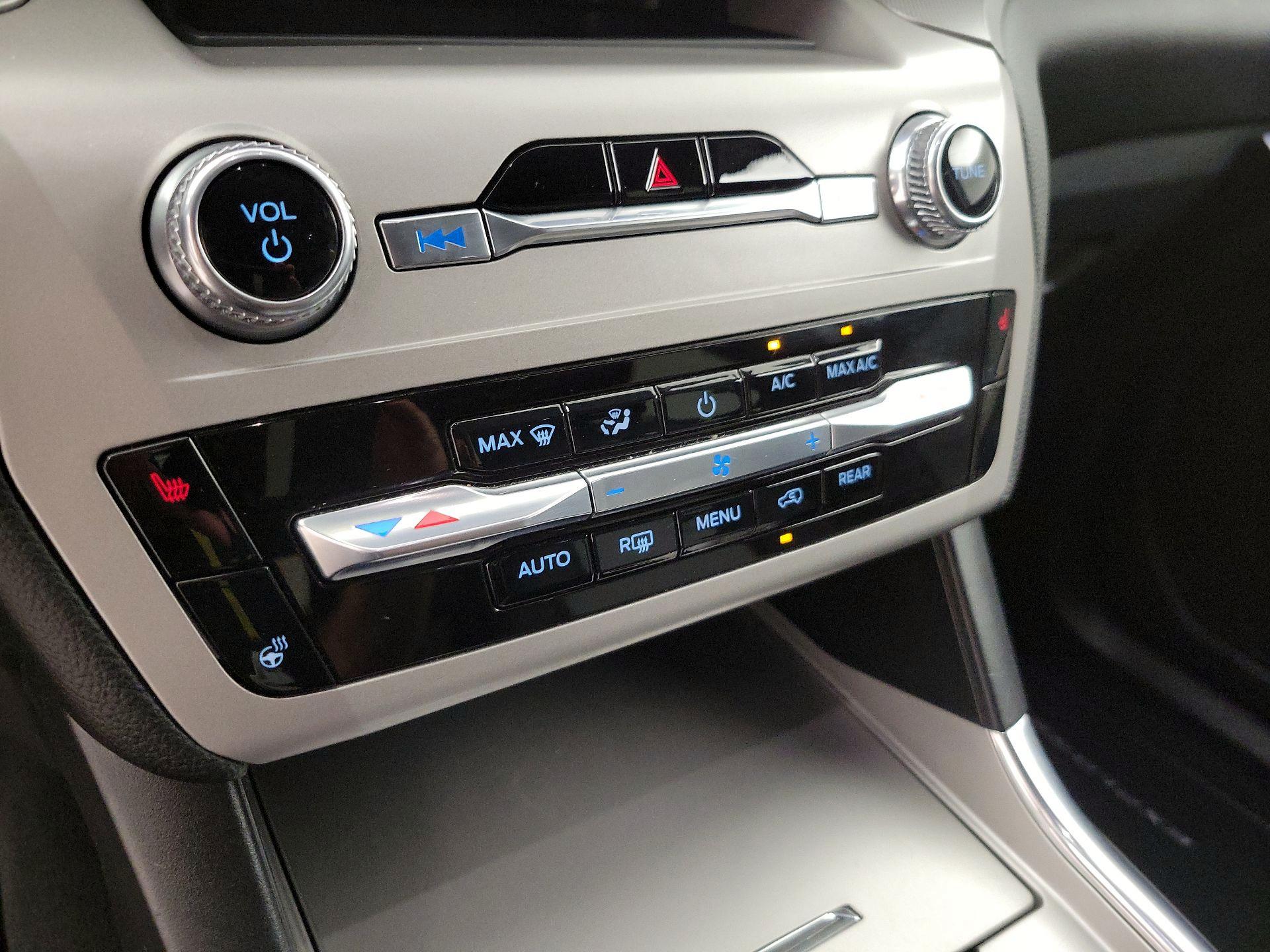 Thumbnail: 2022 Ford Explorer - 17