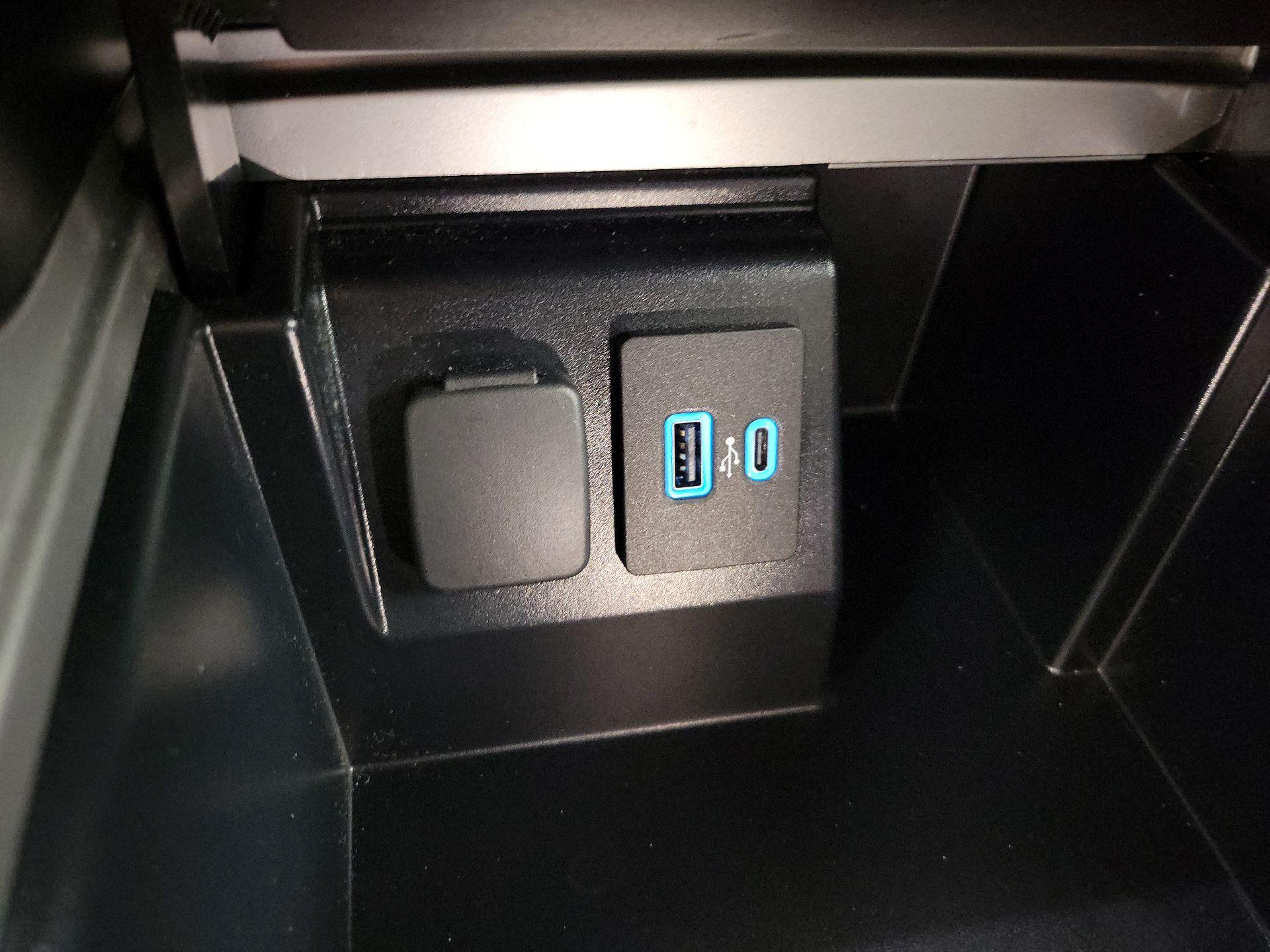 Thumbnail: 2022 Ford Explorer - 19