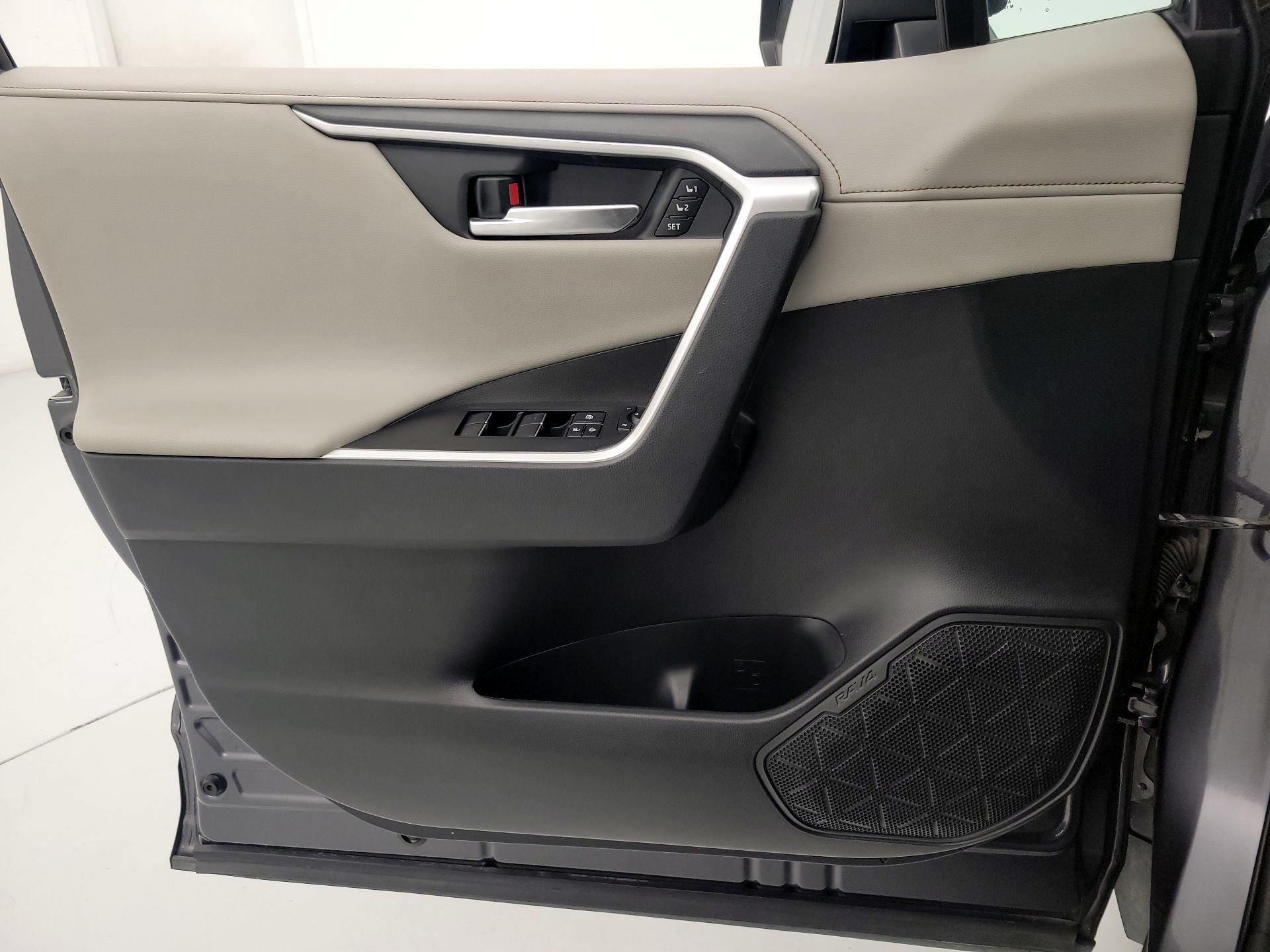 Thumbnail: 2021 Toyota RAV4 - 12