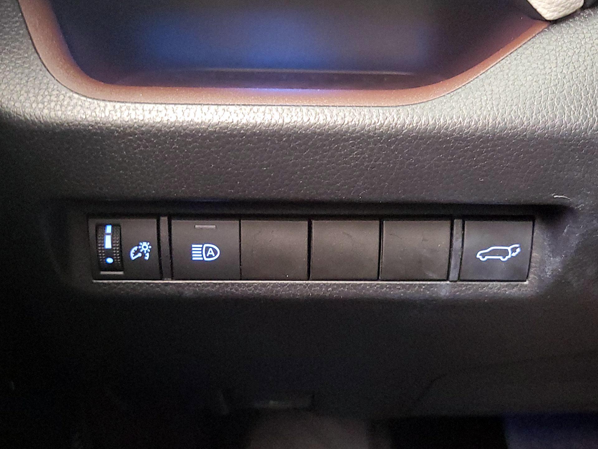 Thumbnail: 2021 Toyota RAV4 - 13