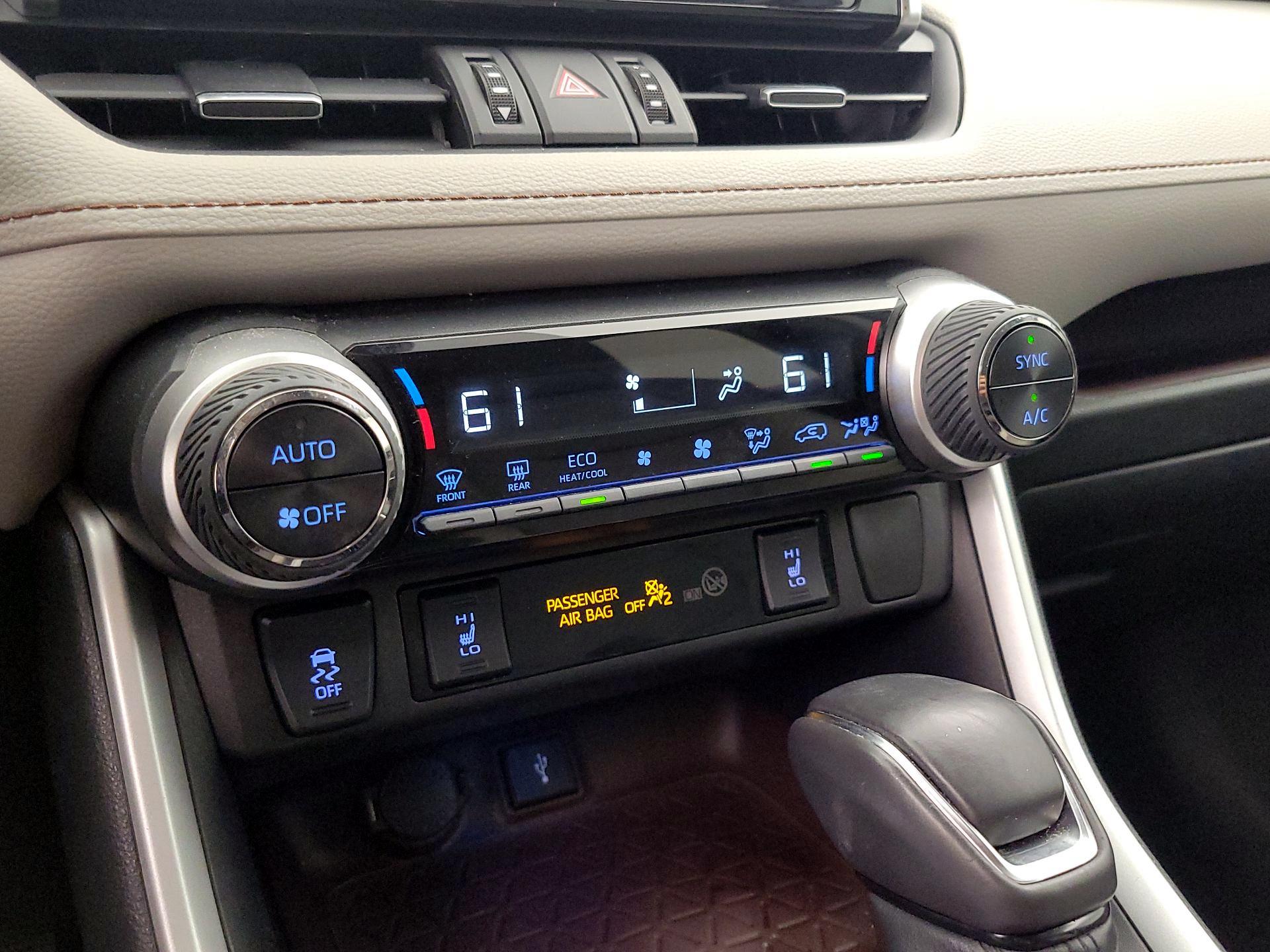 Thumbnail: 2021 Toyota RAV4 - 17