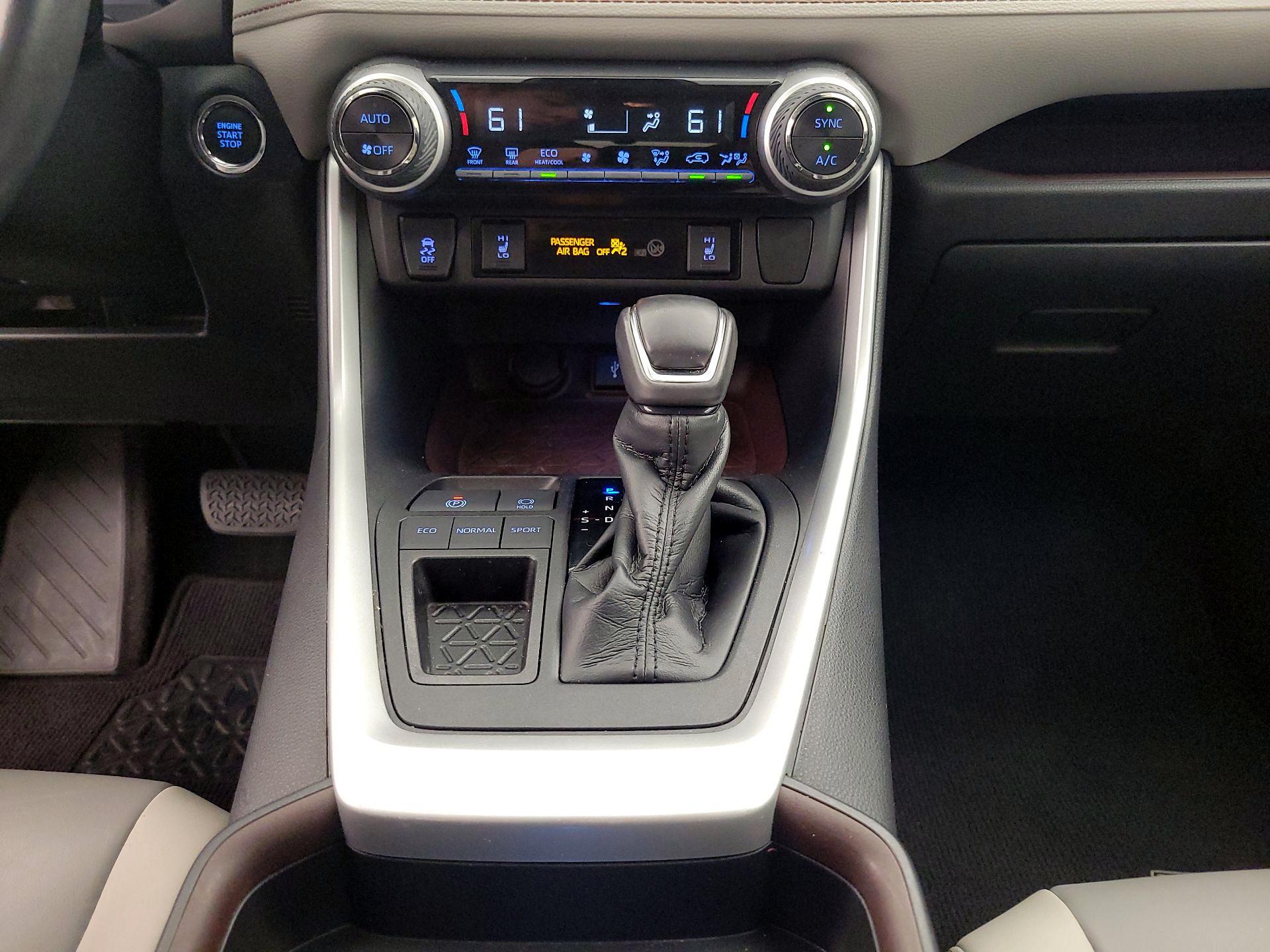 Thumbnail: 2021 Toyota RAV4 - 18