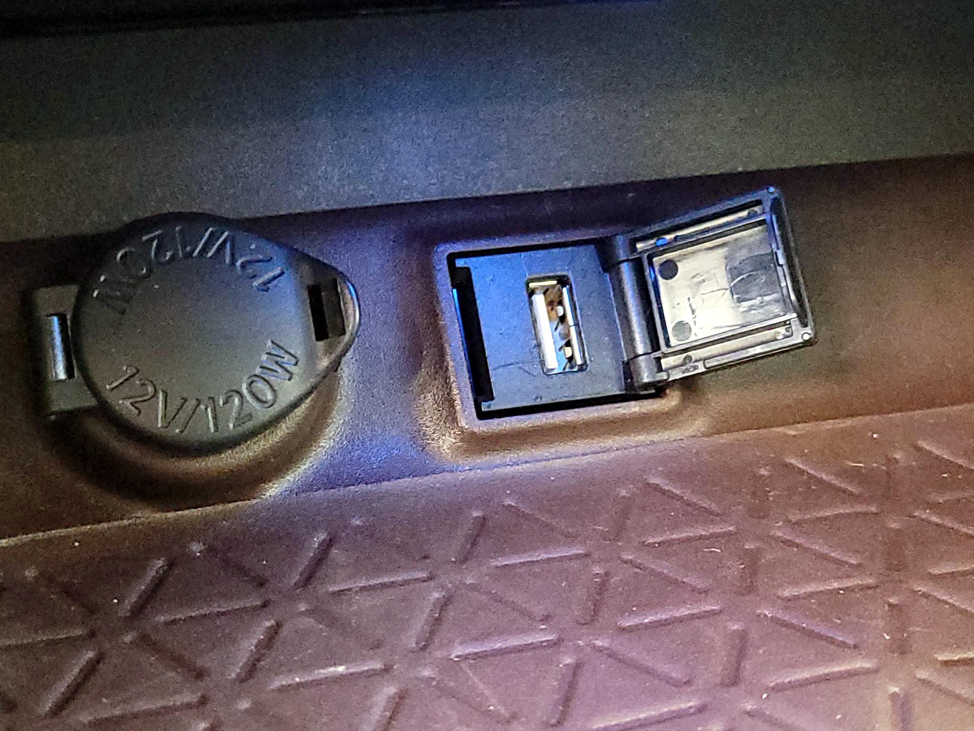 Thumbnail: 2021 Toyota RAV4 - 19