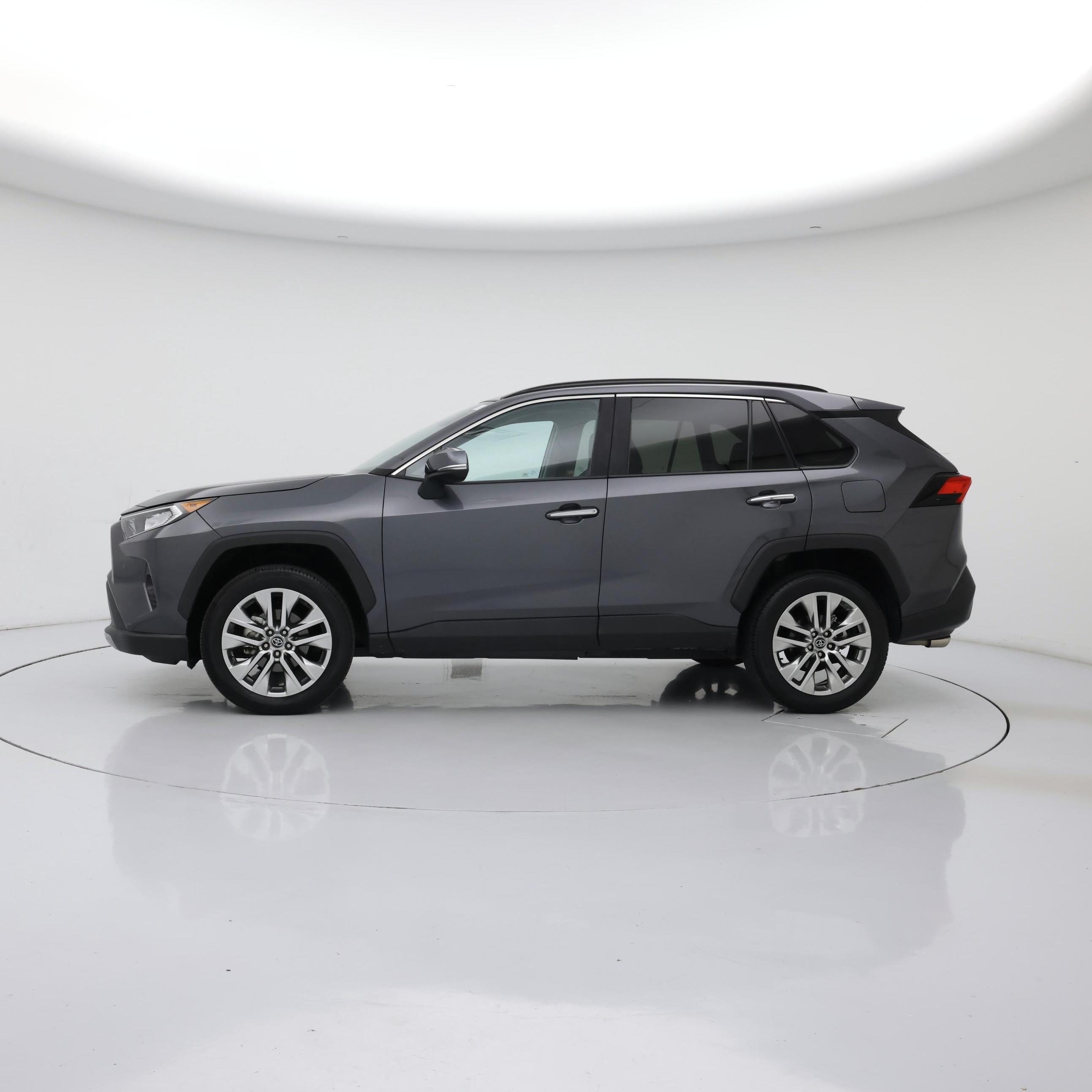 Thumbnail: 2021 Toyota RAV4 - 3