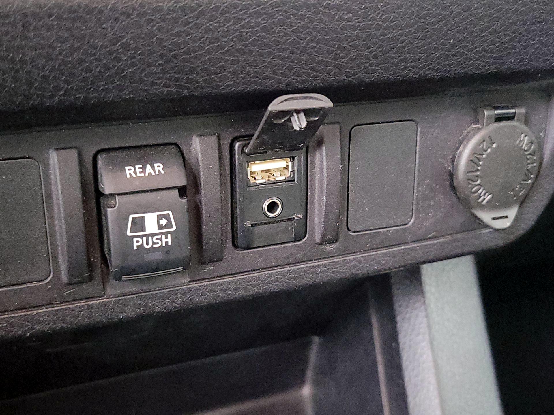 Thumbnail: 2018 Toyota Tacoma - 18