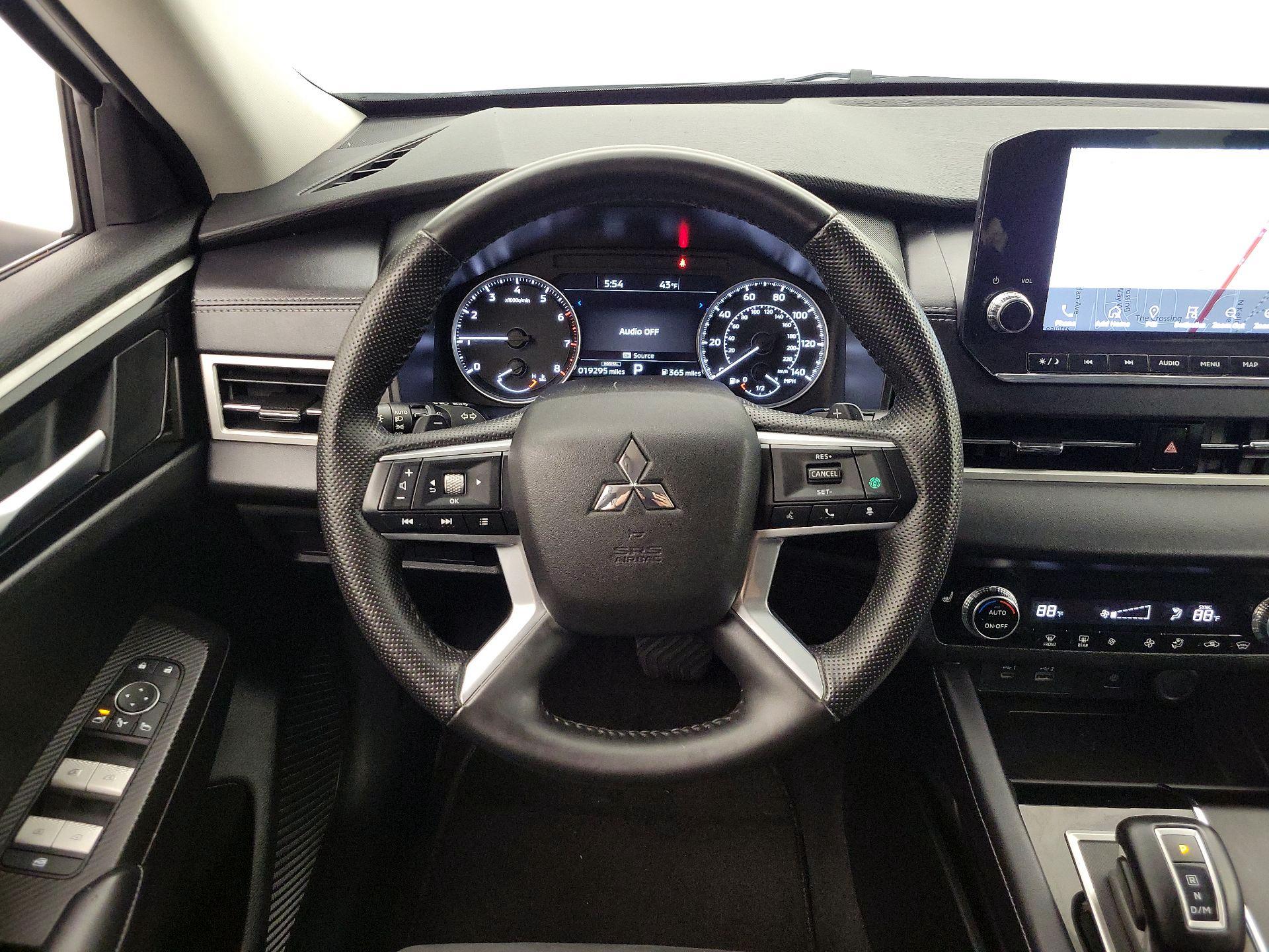 Thumbnail: 2024 Mitsubishi Outlander - 10