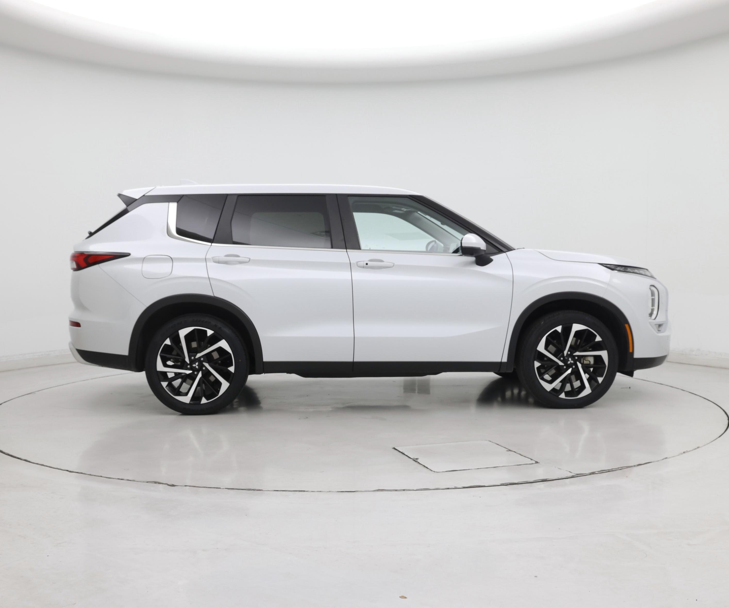 Thumbnail: 2024 Mitsubishi Outlander - 7