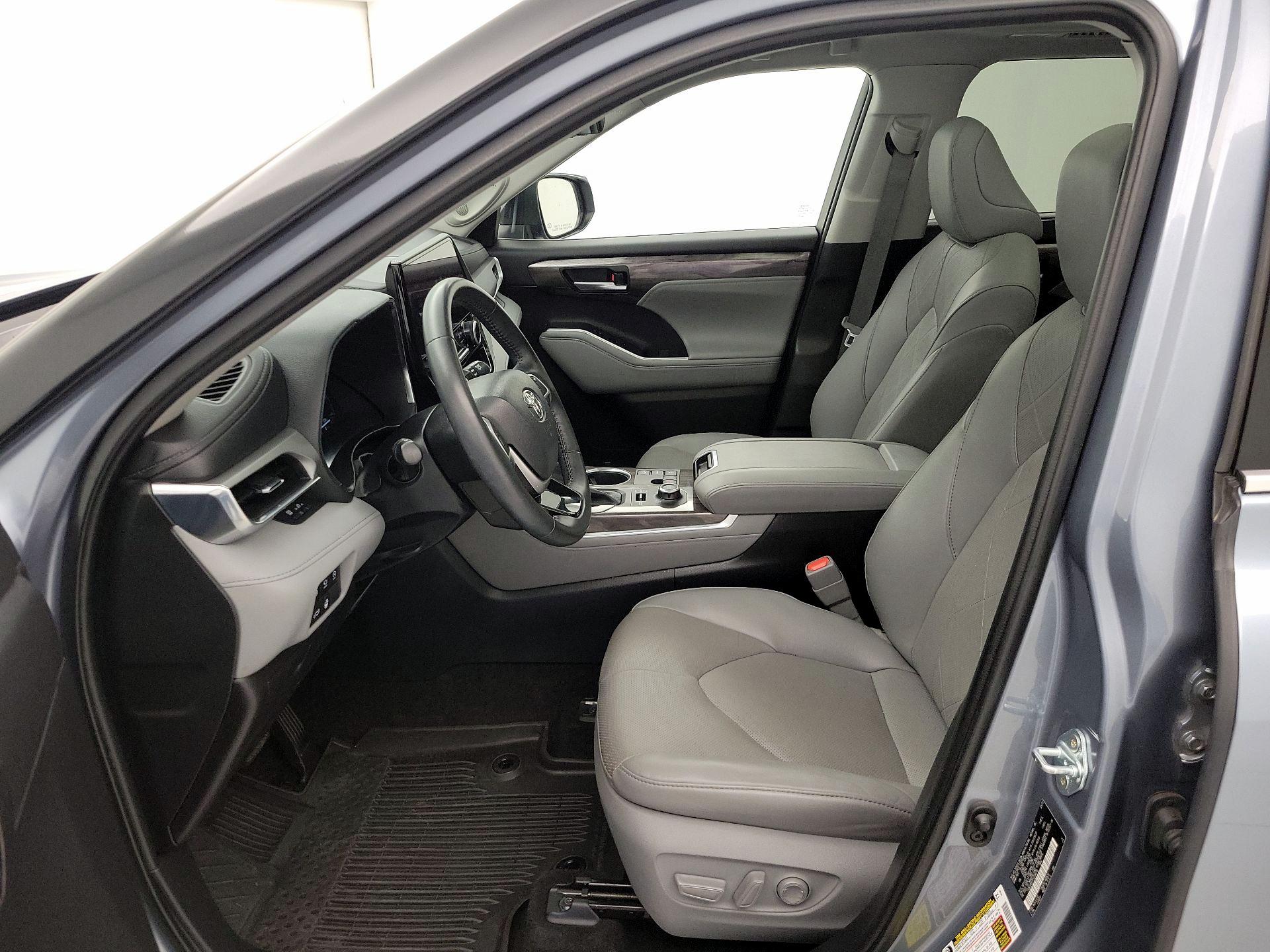 Thumbnail: 2023 Toyota Highlander - 11