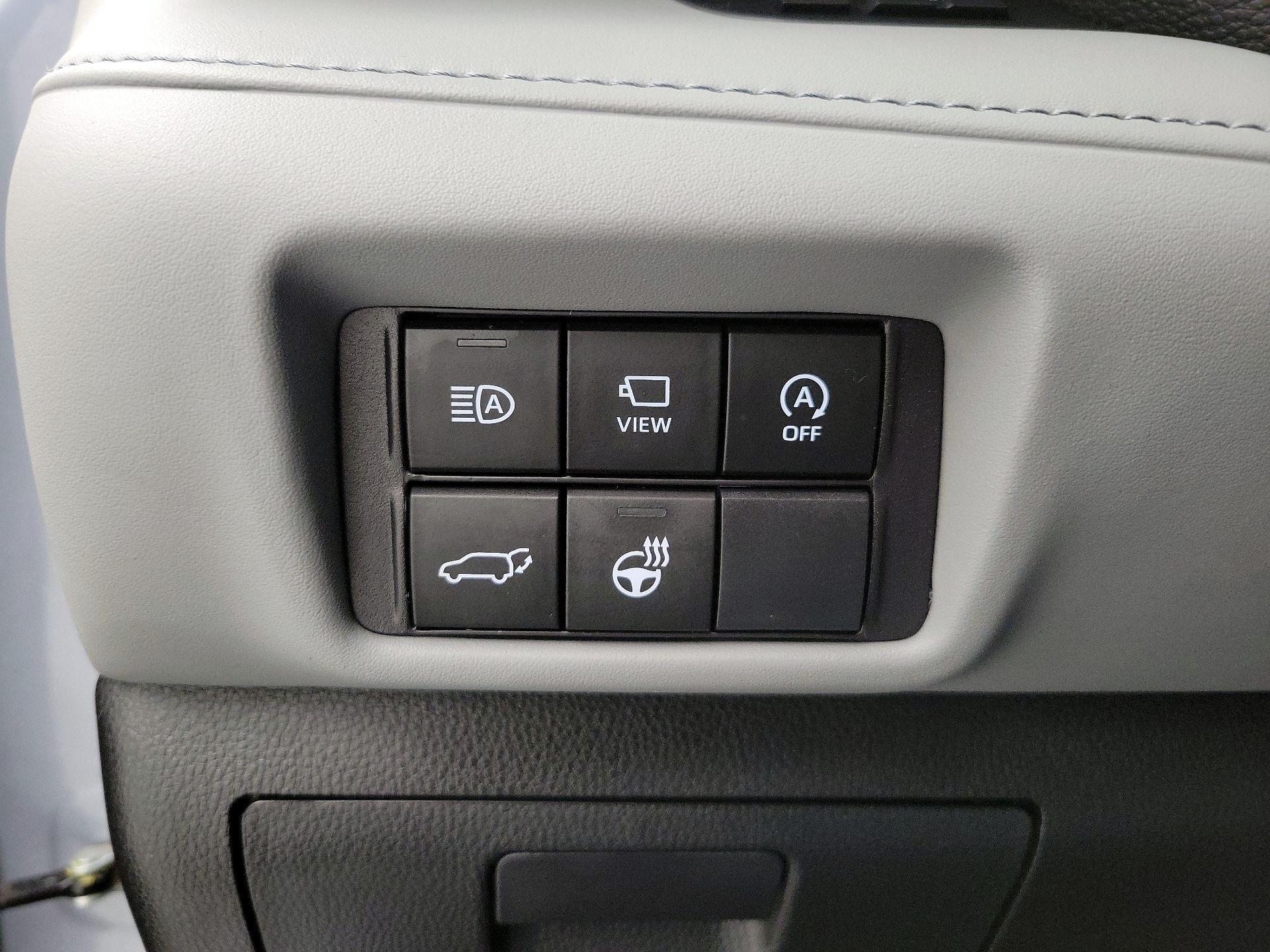 Thumbnail: 2023 Toyota Highlander - 13