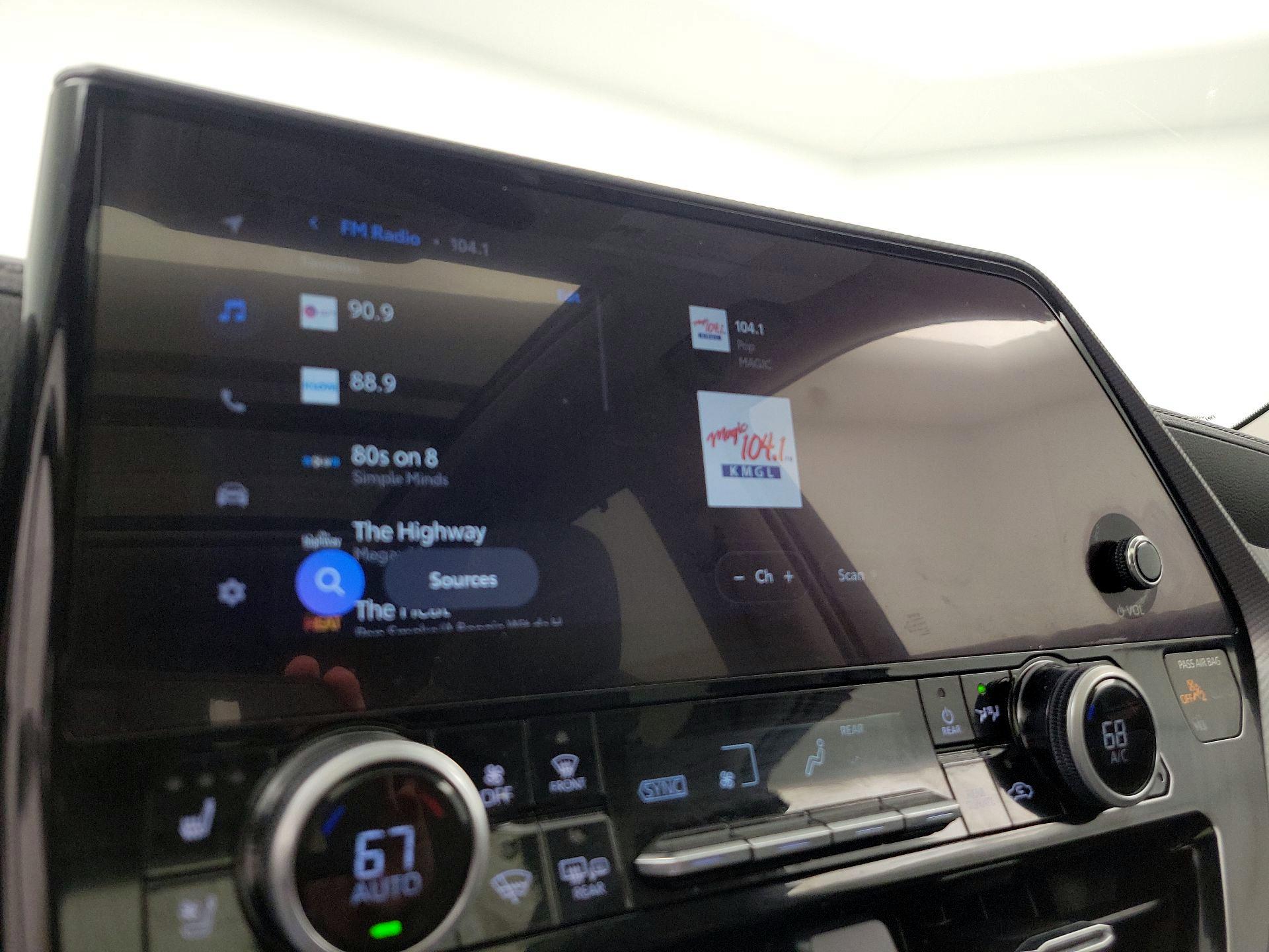 Thumbnail: 2023 Toyota Highlander - 15