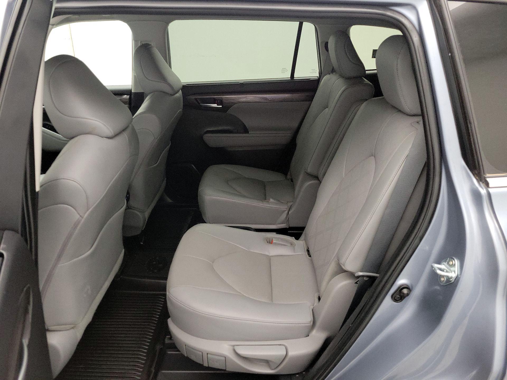 Thumbnail: 2023 Toyota Highlander - 20