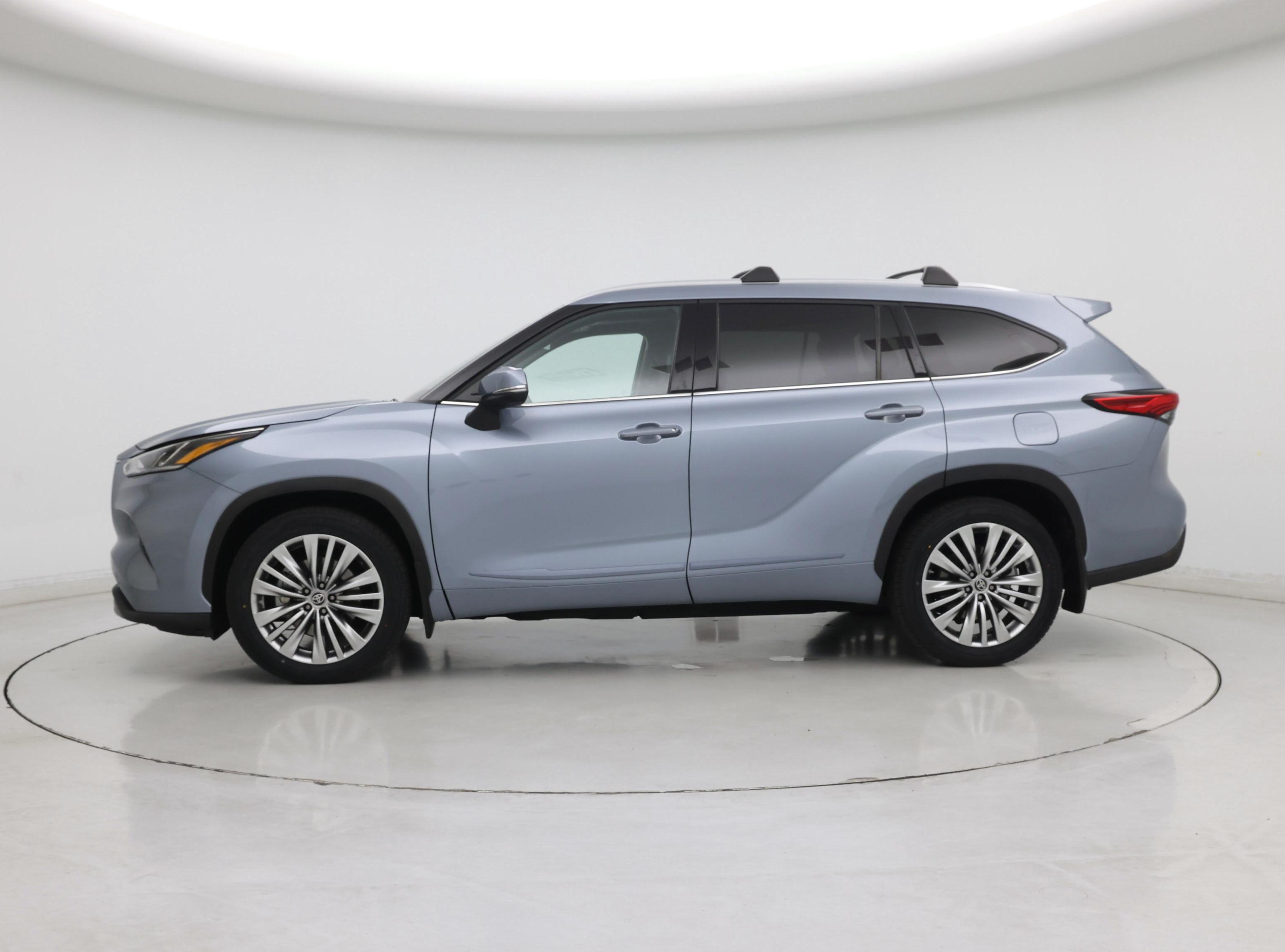 Thumbnail: 2023 Toyota Highlander - 3