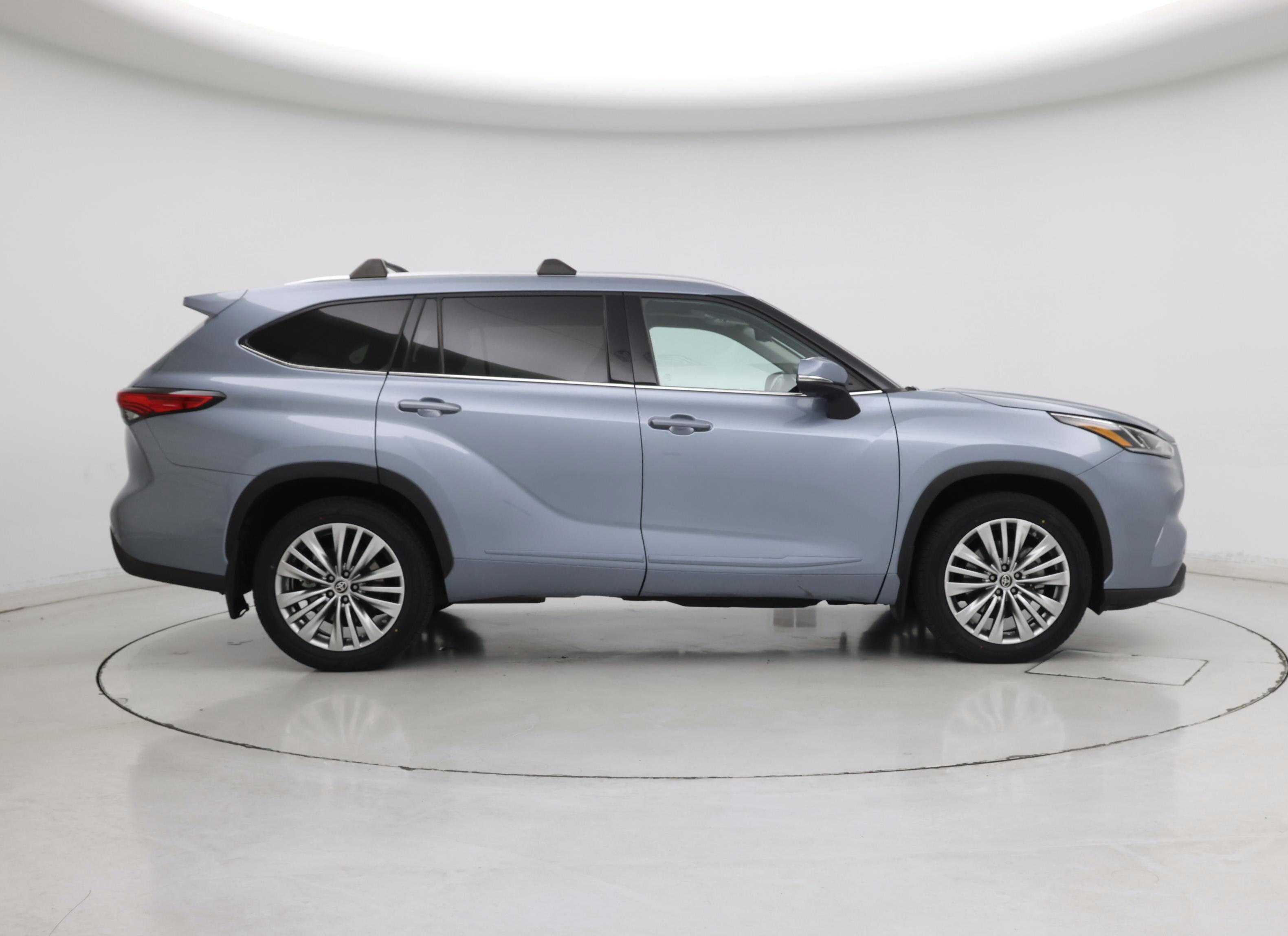 Thumbnail: 2023 Toyota Highlander - 7