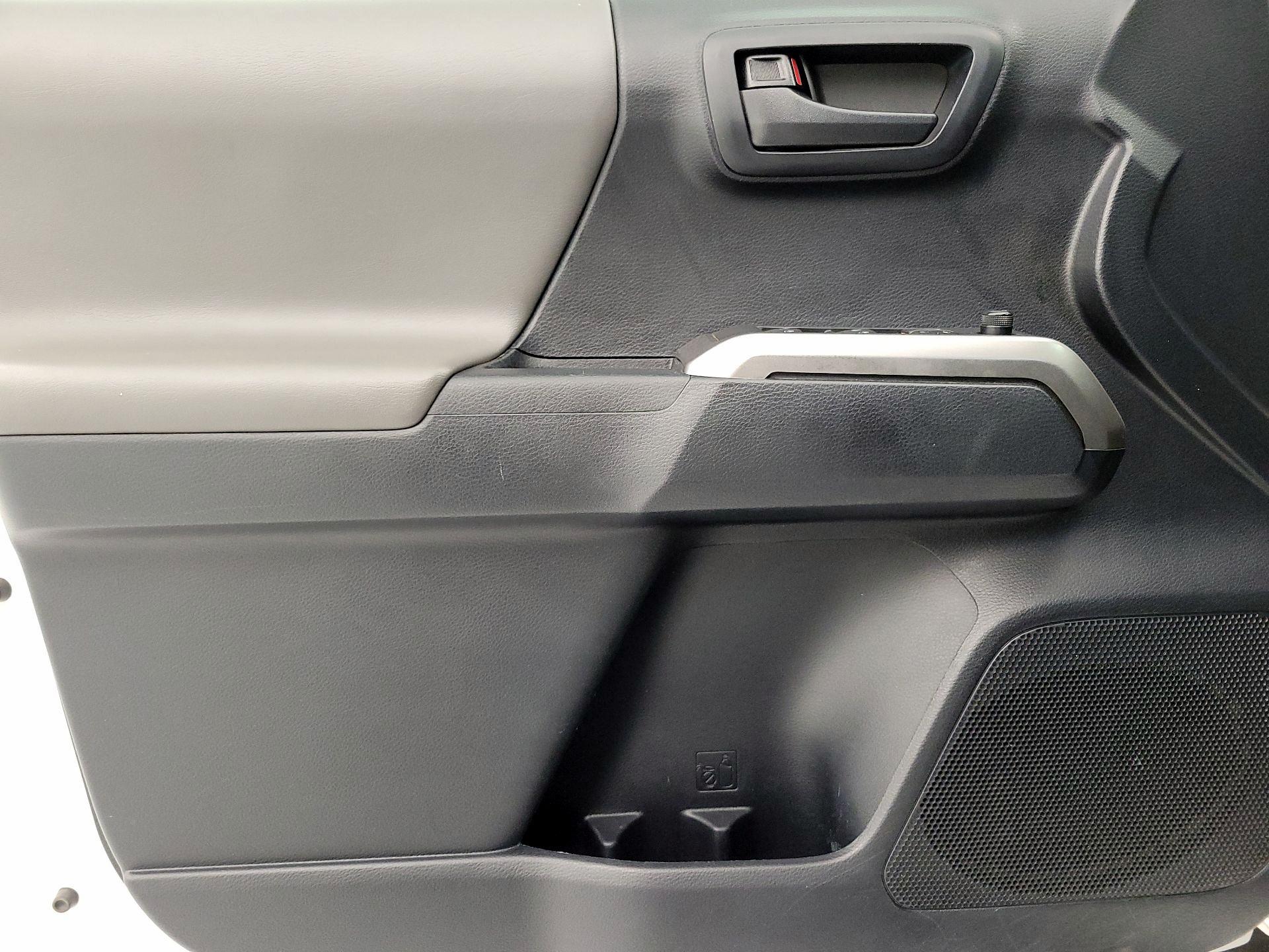 Thumbnail: 2019 Toyota Tacoma - 12