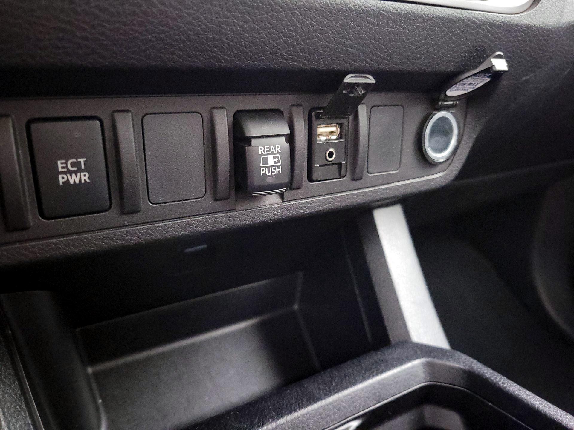 Thumbnail: 2019 Toyota Tacoma - 18