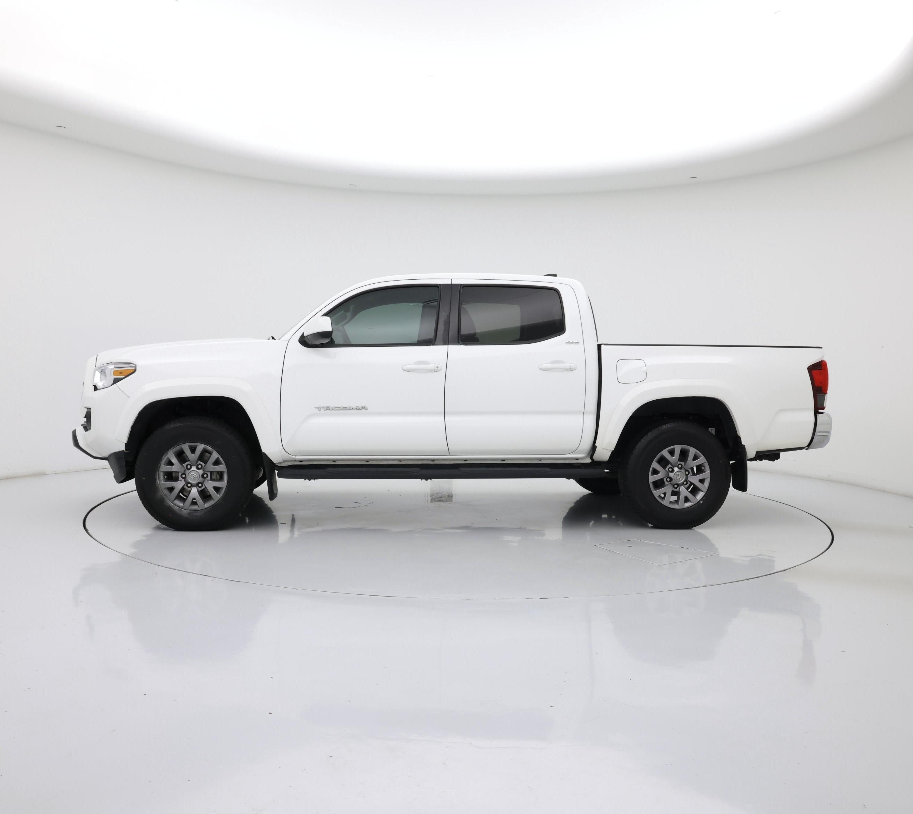 Thumbnail: 2019 Toyota Tacoma - 3