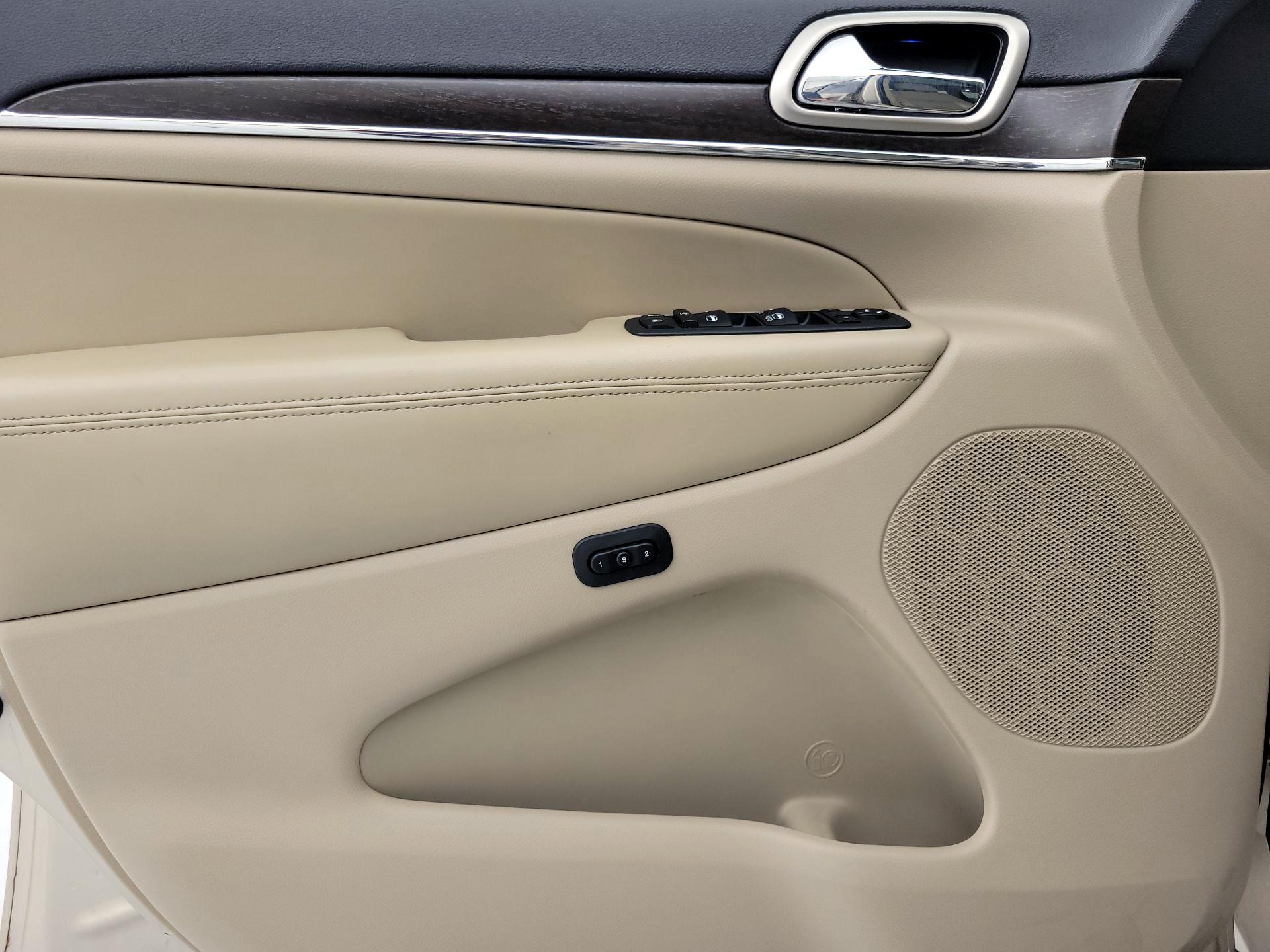 Thumbnail: 2014 Jeep Grand Cherokee - 12