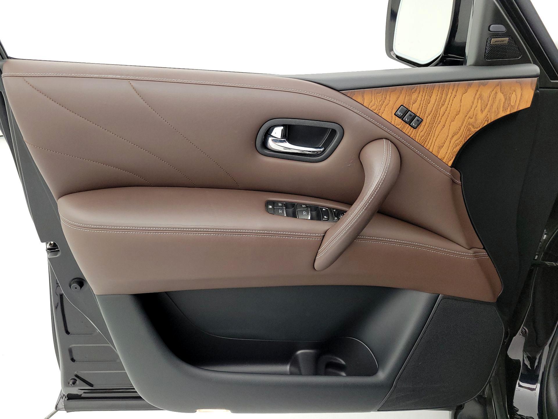 Thumbnail: 2016 INFINITI QX80 - 12