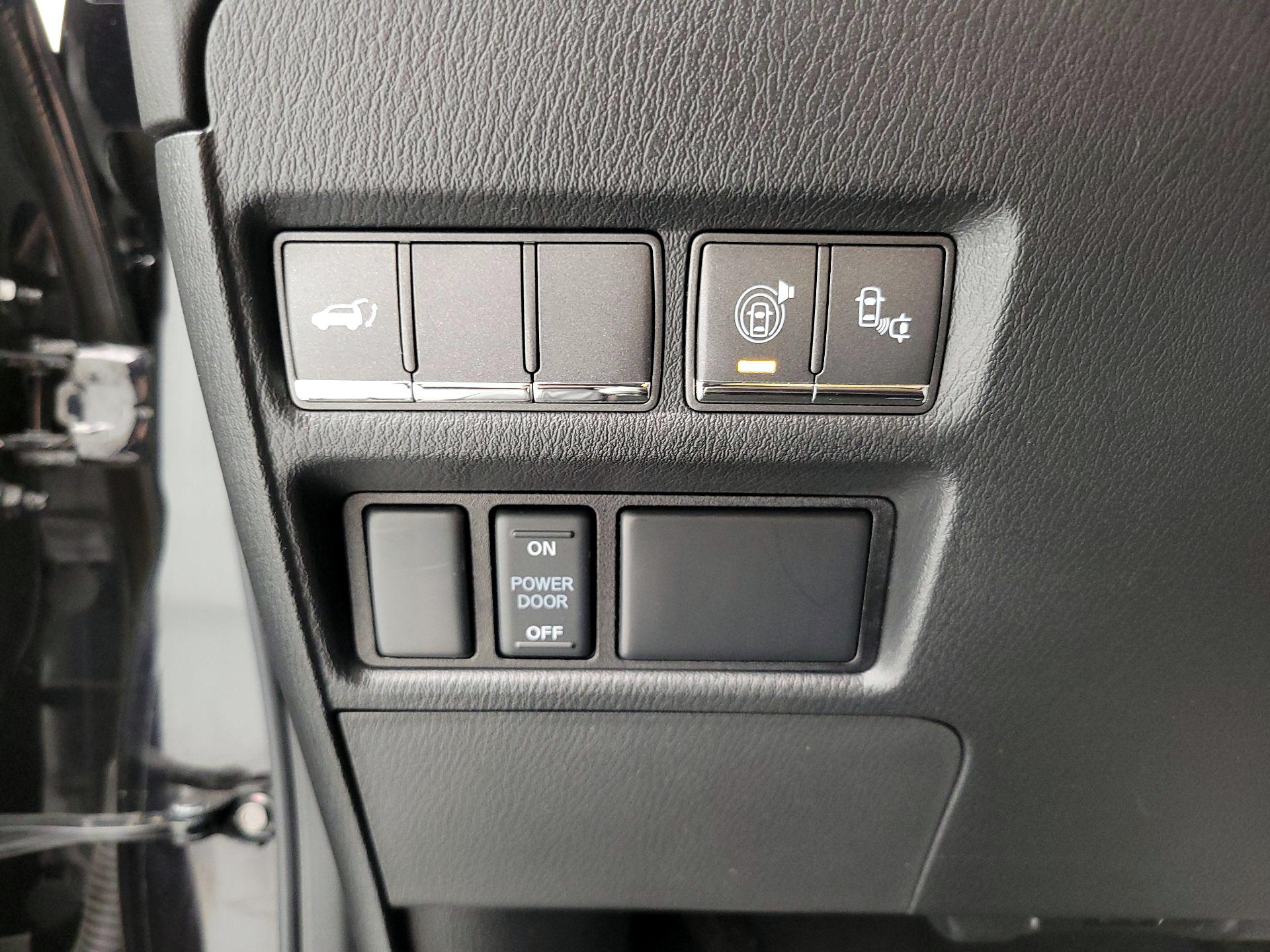 Thumbnail: 2016 INFINITI QX80 - 13