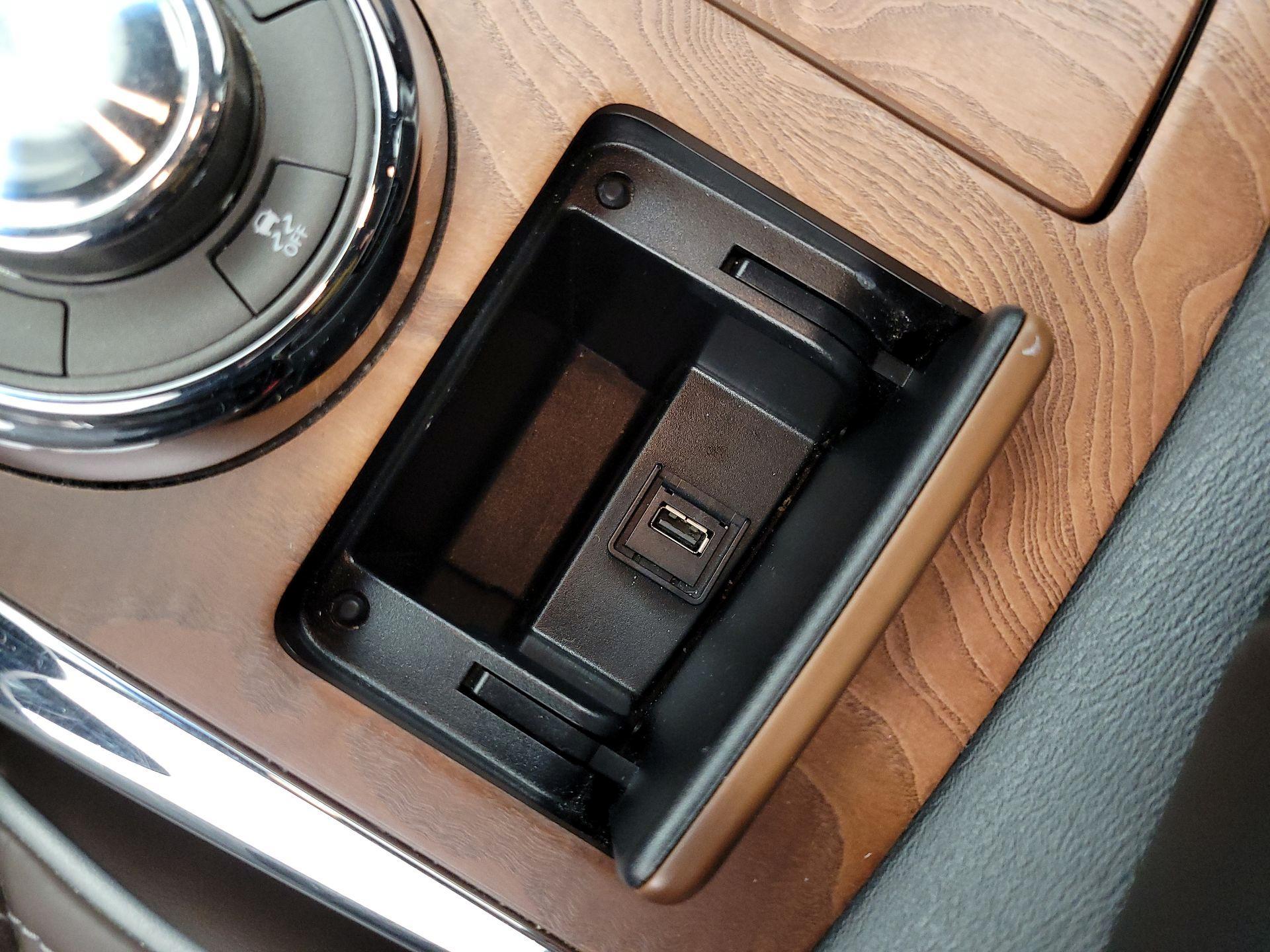 Thumbnail: 2016 INFINITI QX80 - 19