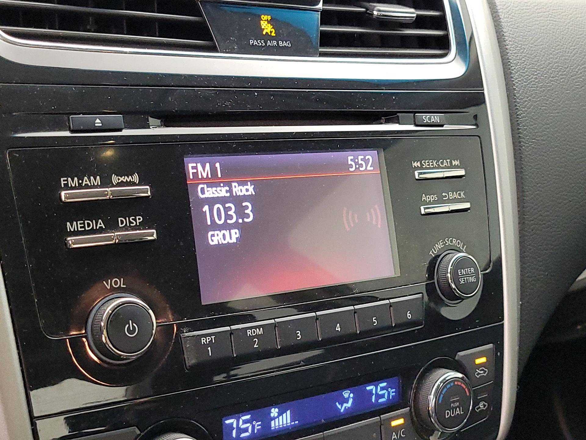 Thumbnail: 2014 Nissan Altima - 15