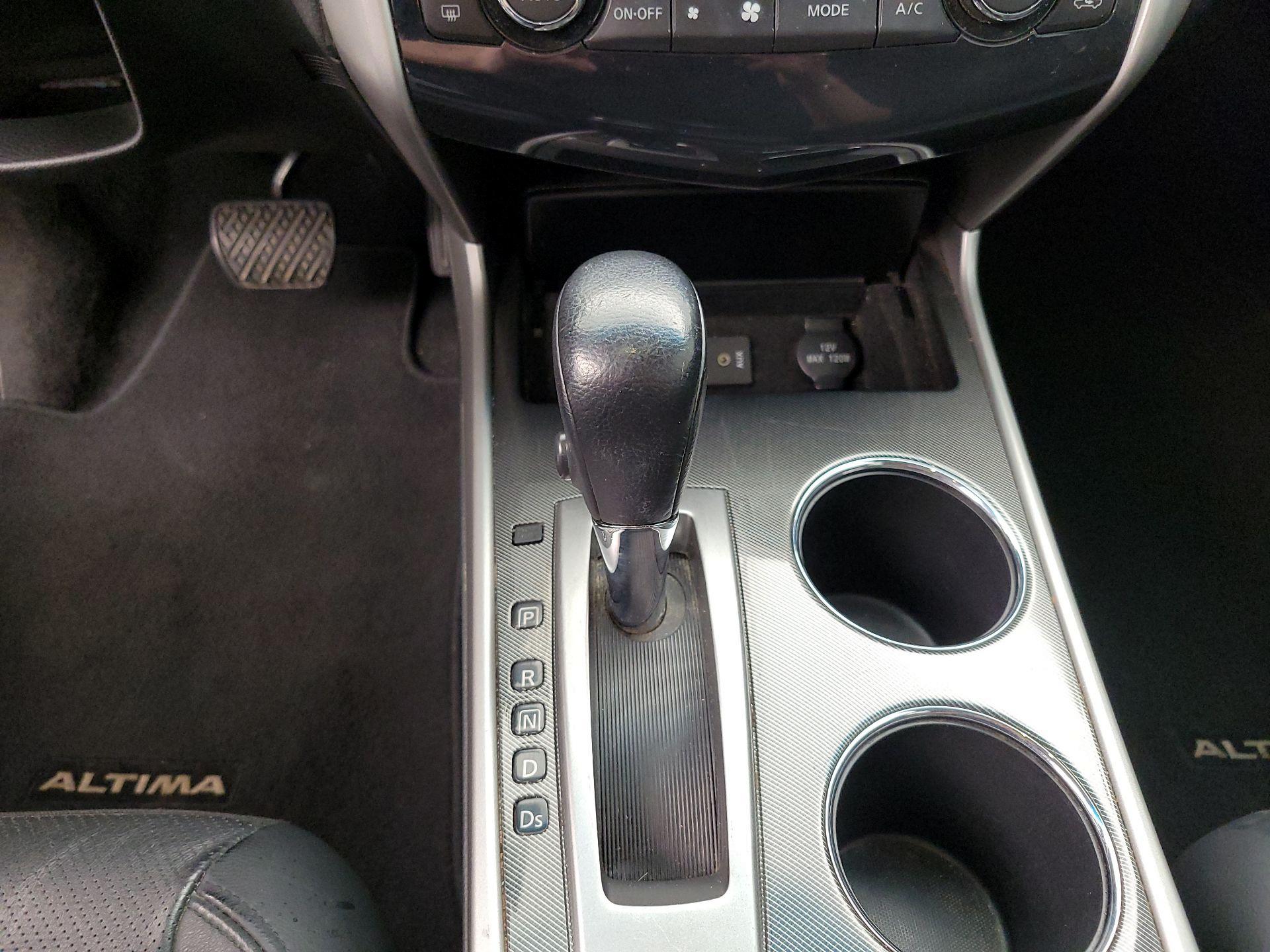 Thumbnail: 2014 Nissan Altima - 17