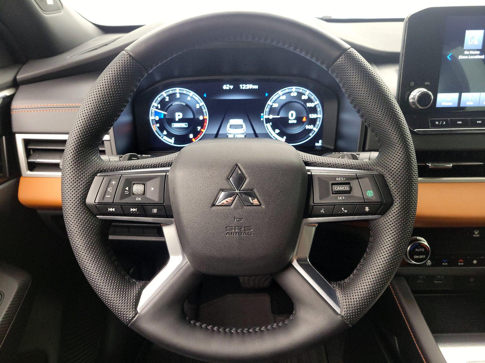 Thumbnail: 2023 Mitsubishi Outlander - 10