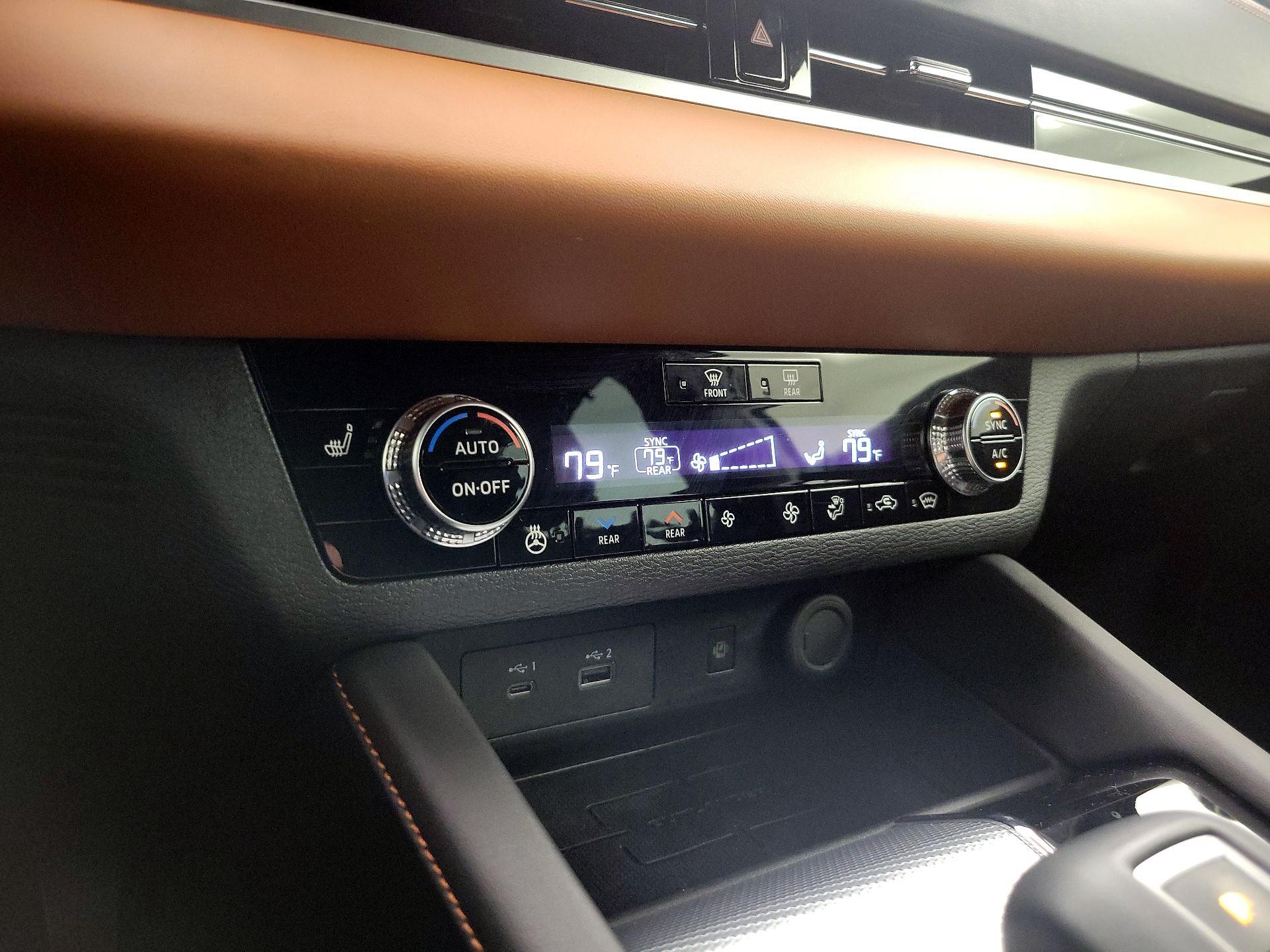 Thumbnail: 2023 Mitsubishi Outlander - 17