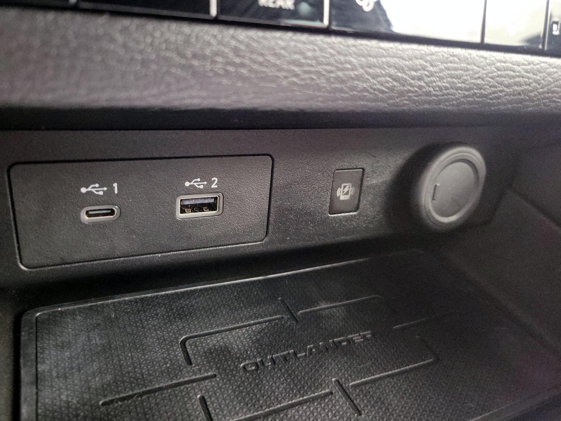 Thumbnail: 2023 Mitsubishi Outlander - 19