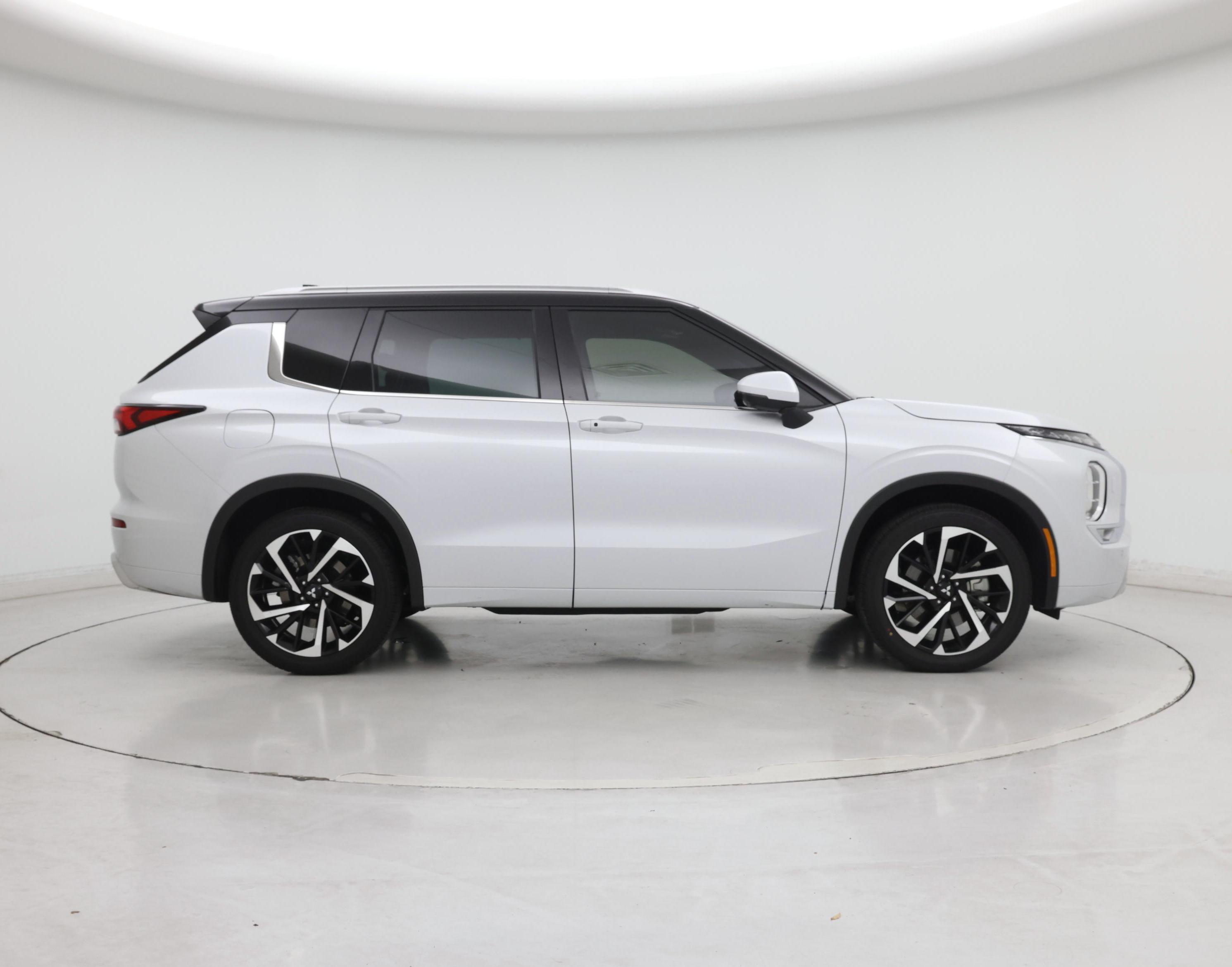 Thumbnail: 2023 Mitsubishi Outlander - 7