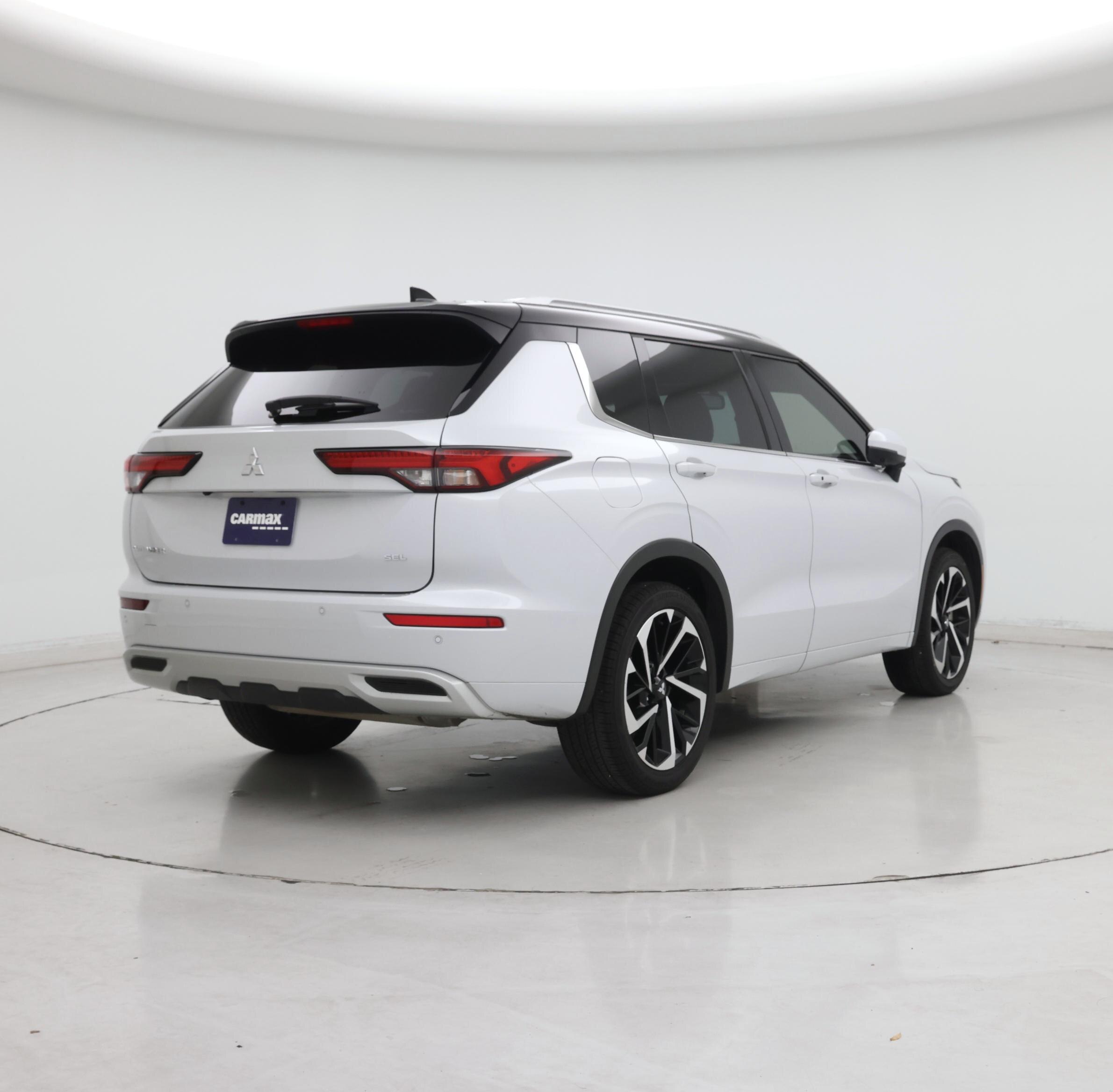 Thumbnail: 2023 Mitsubishi Outlander - 8