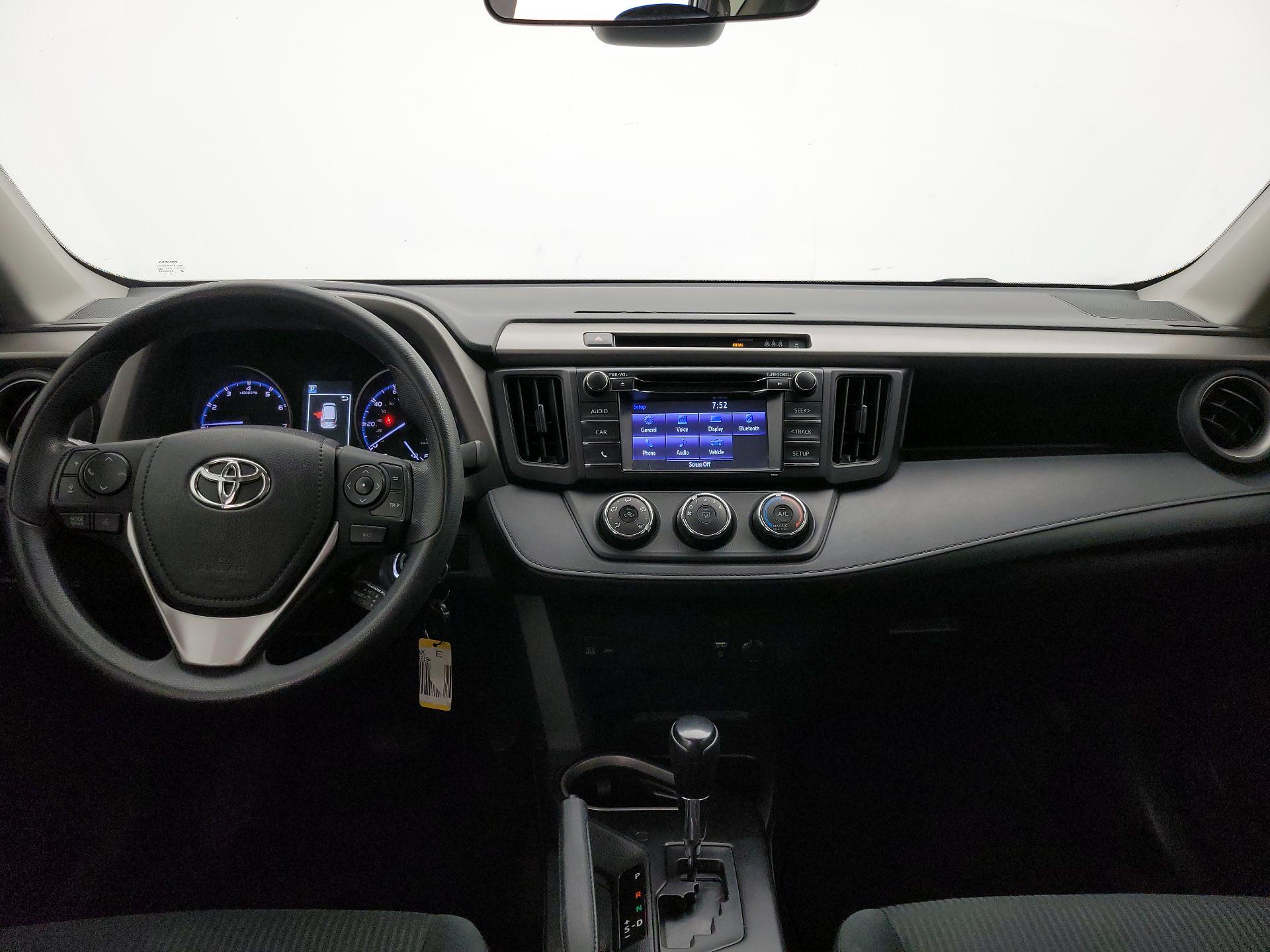 Thumbnail: 2018 Toyota RAV4 - 9