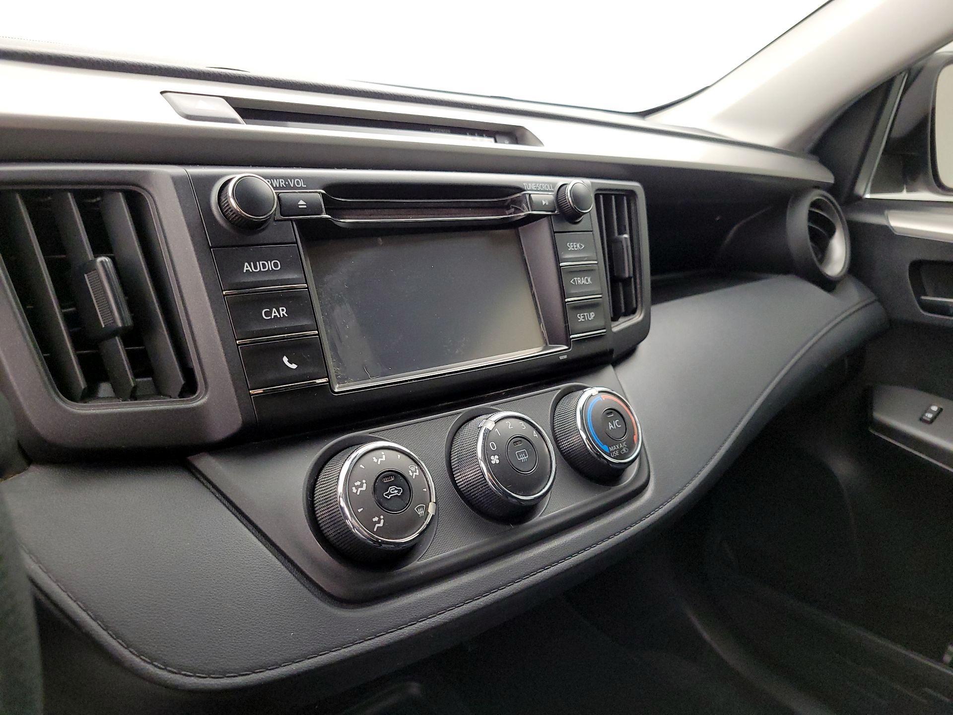 Thumbnail: 2018 Toyota RAV4 - 16