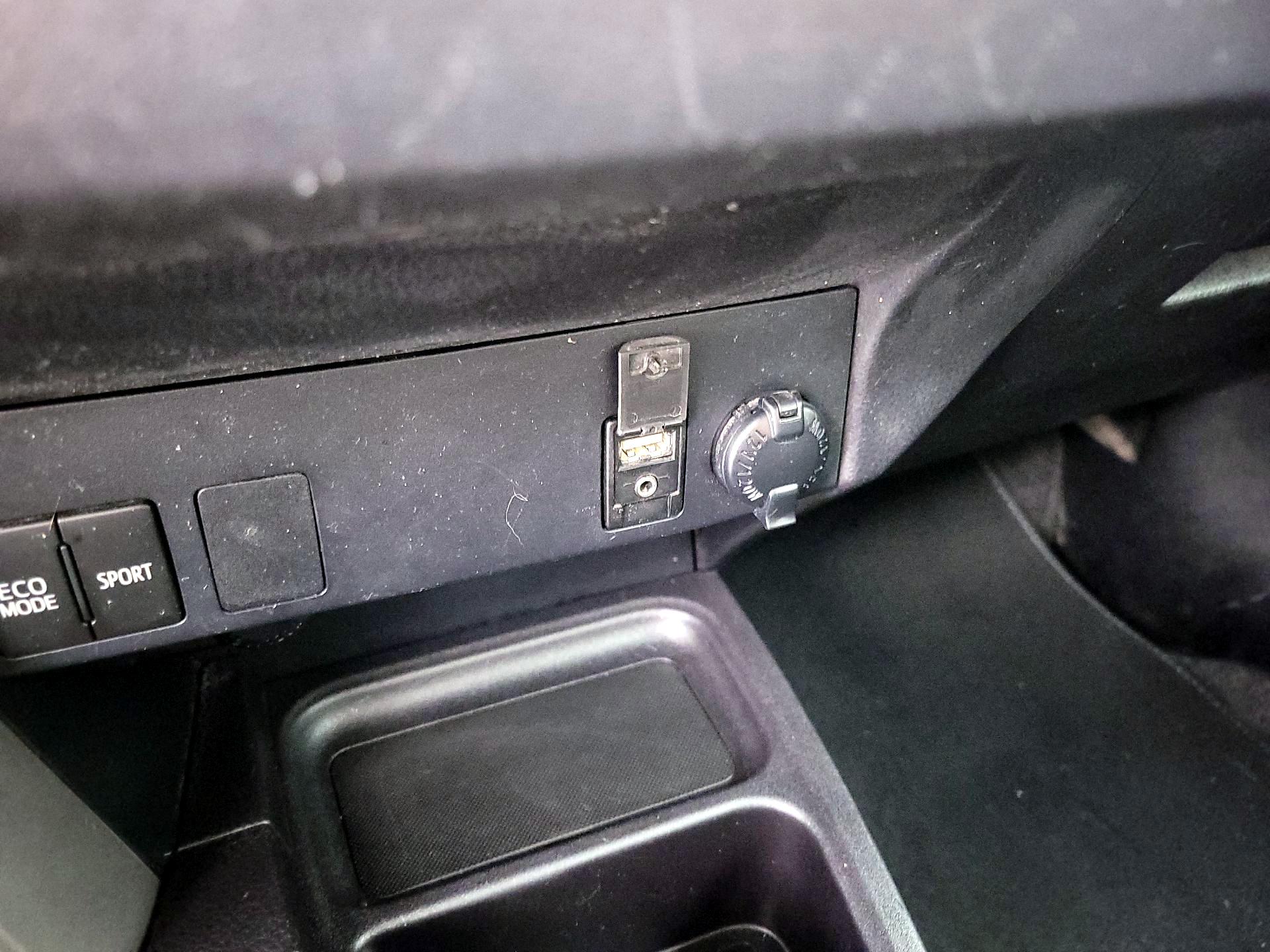 Thumbnail: 2018 Toyota RAV4 - 18