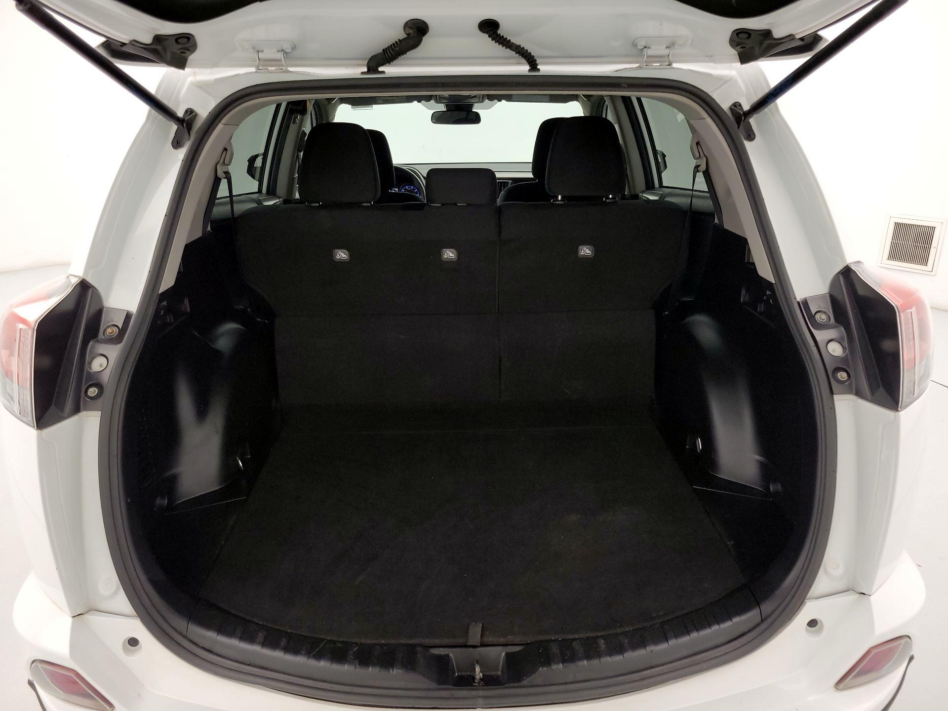 Thumbnail: 2018 Toyota RAV4 - 20