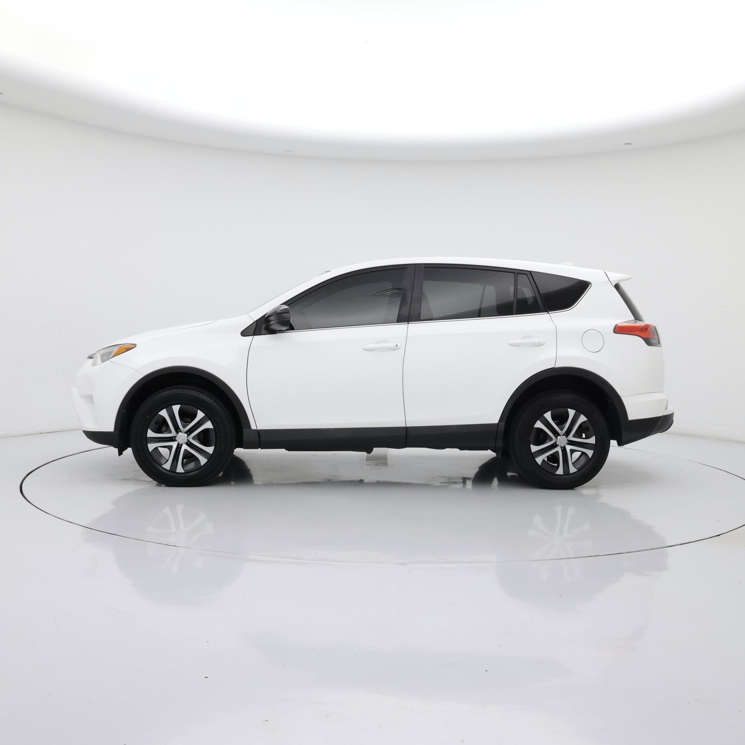 Thumbnail: 2018 Toyota RAV4 - 3