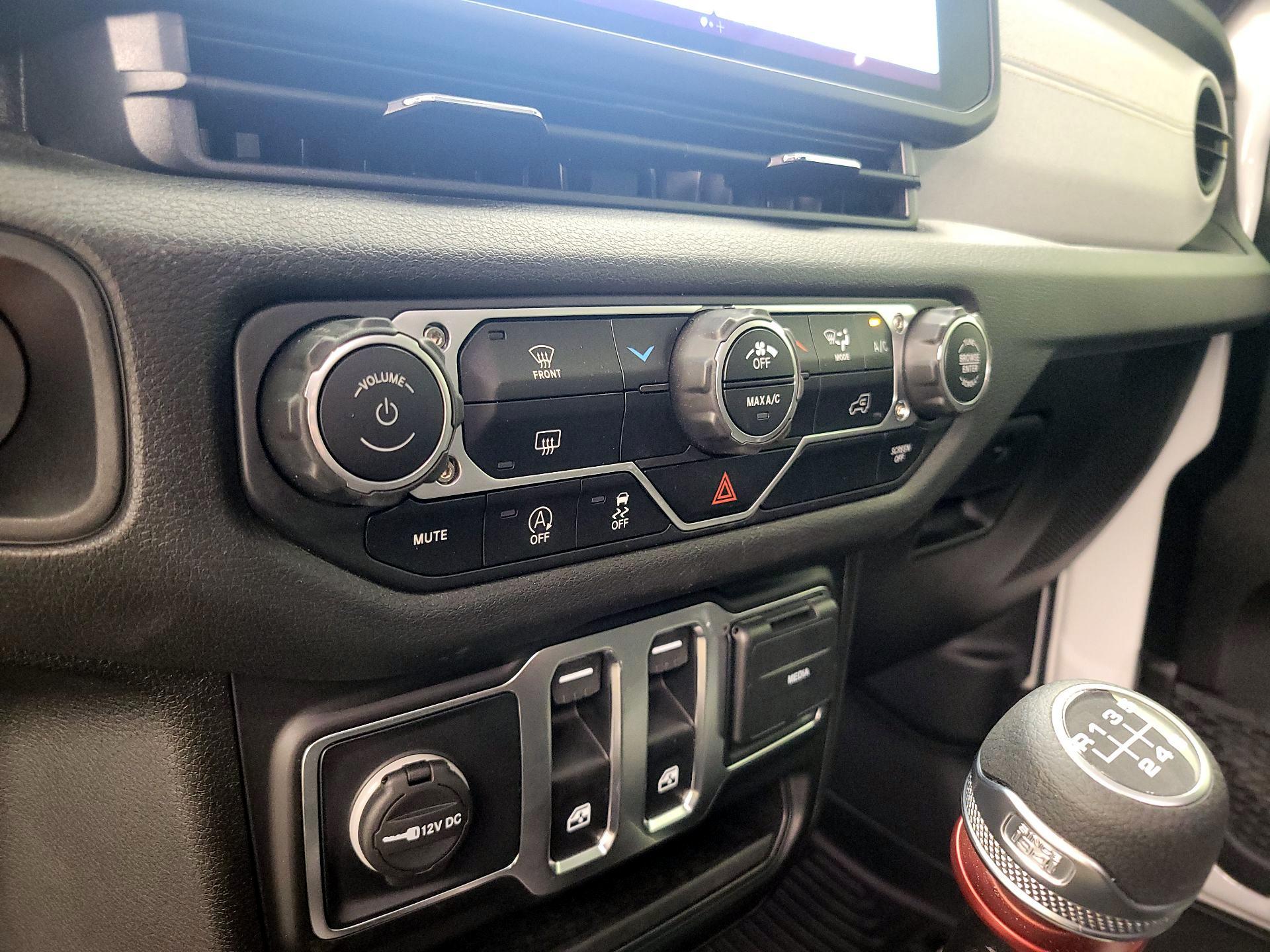 Thumbnail: 2025 Jeep Wrangler - 16